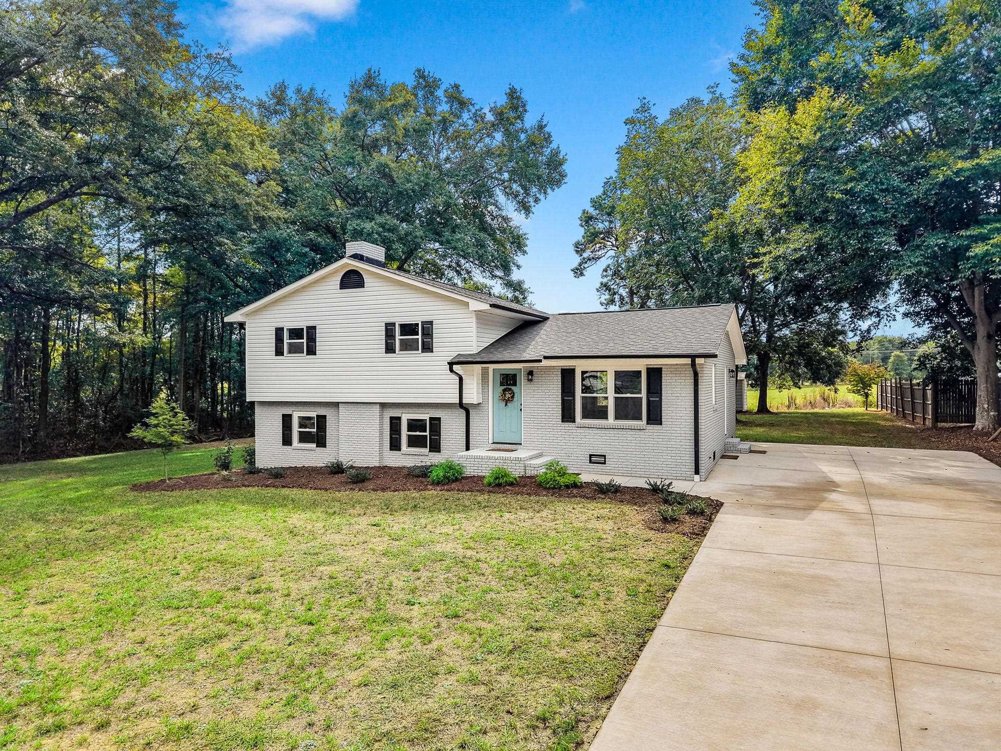 304 Scenic View Road Property Photo 3