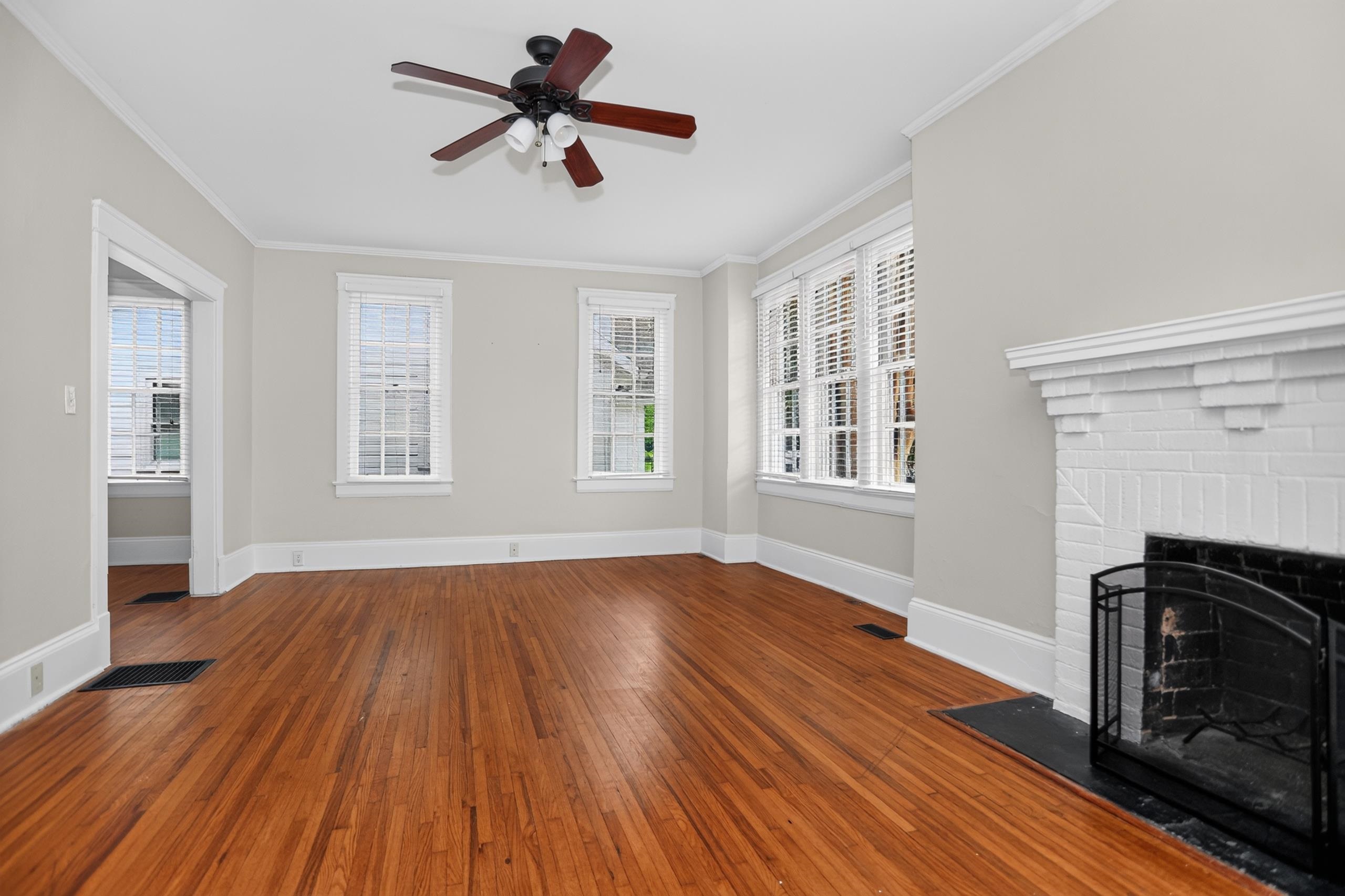 724 Hollywood Street Property Photo 5