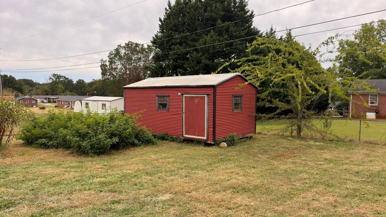 926 E Main Street Property Photo 6