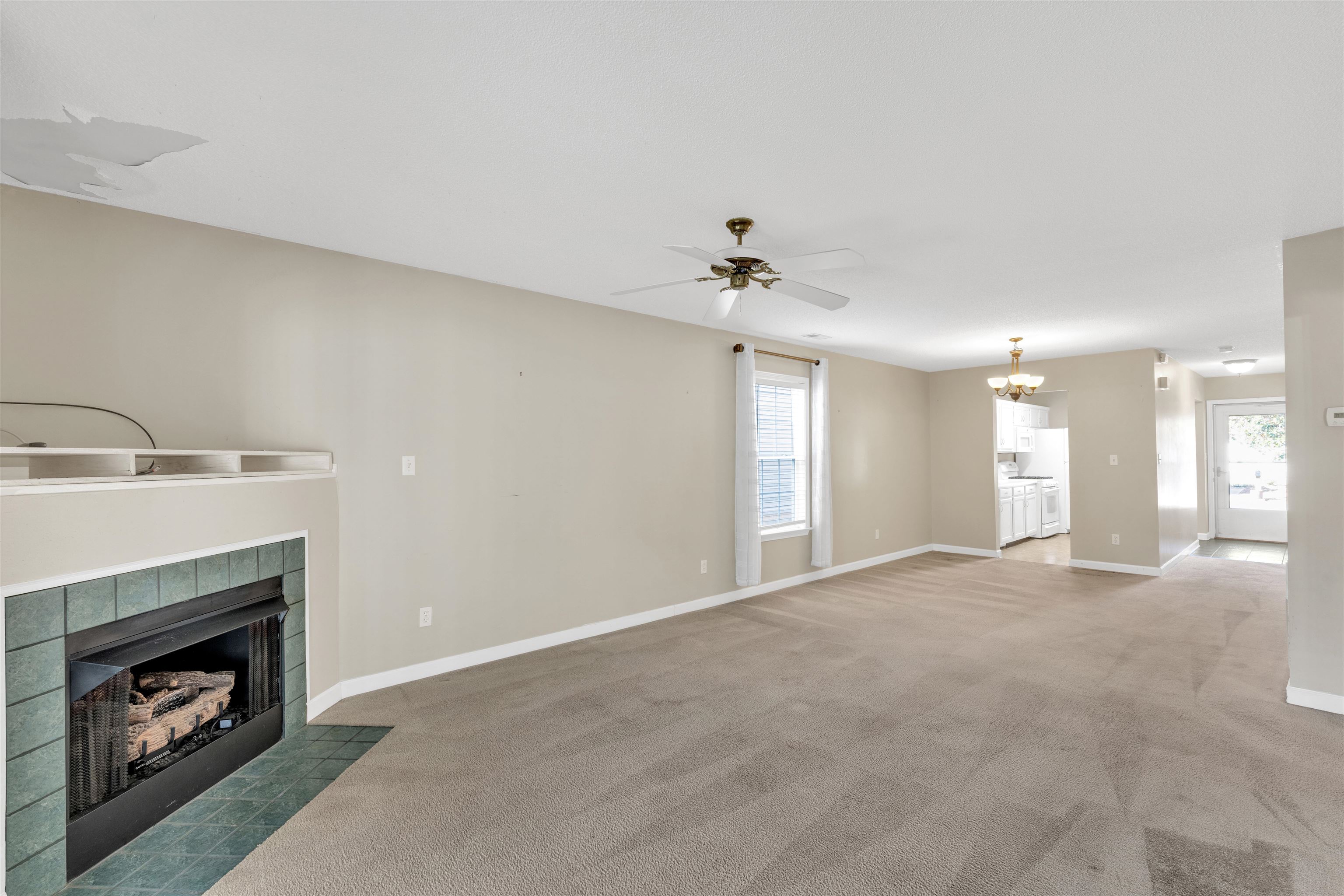 411 E Calhoun Crossing Court Property Photo 6