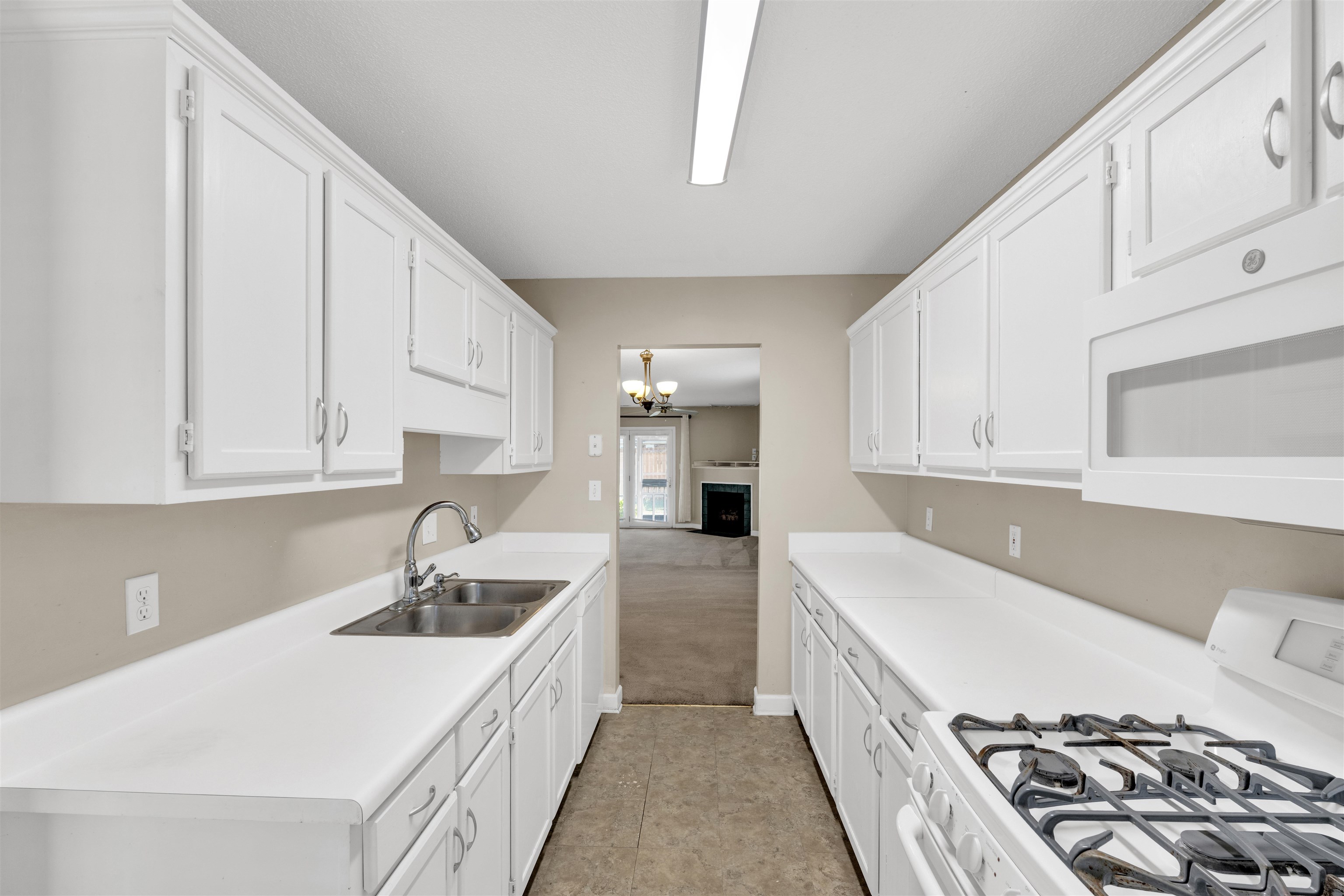 411 E Calhoun Crossing Court Property Photo 8