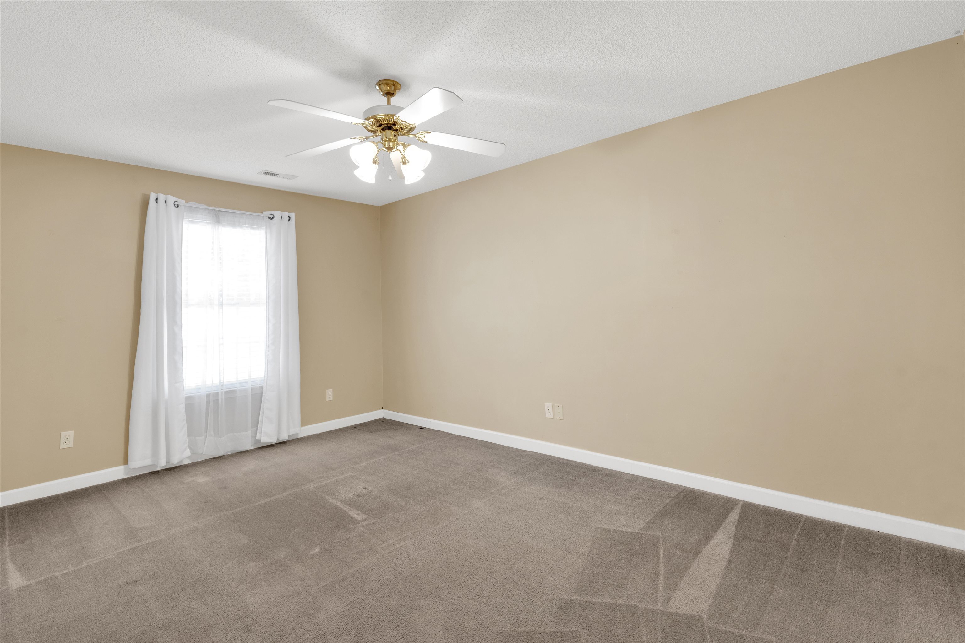 411 E Calhoun Crossing Court Property Photo 11