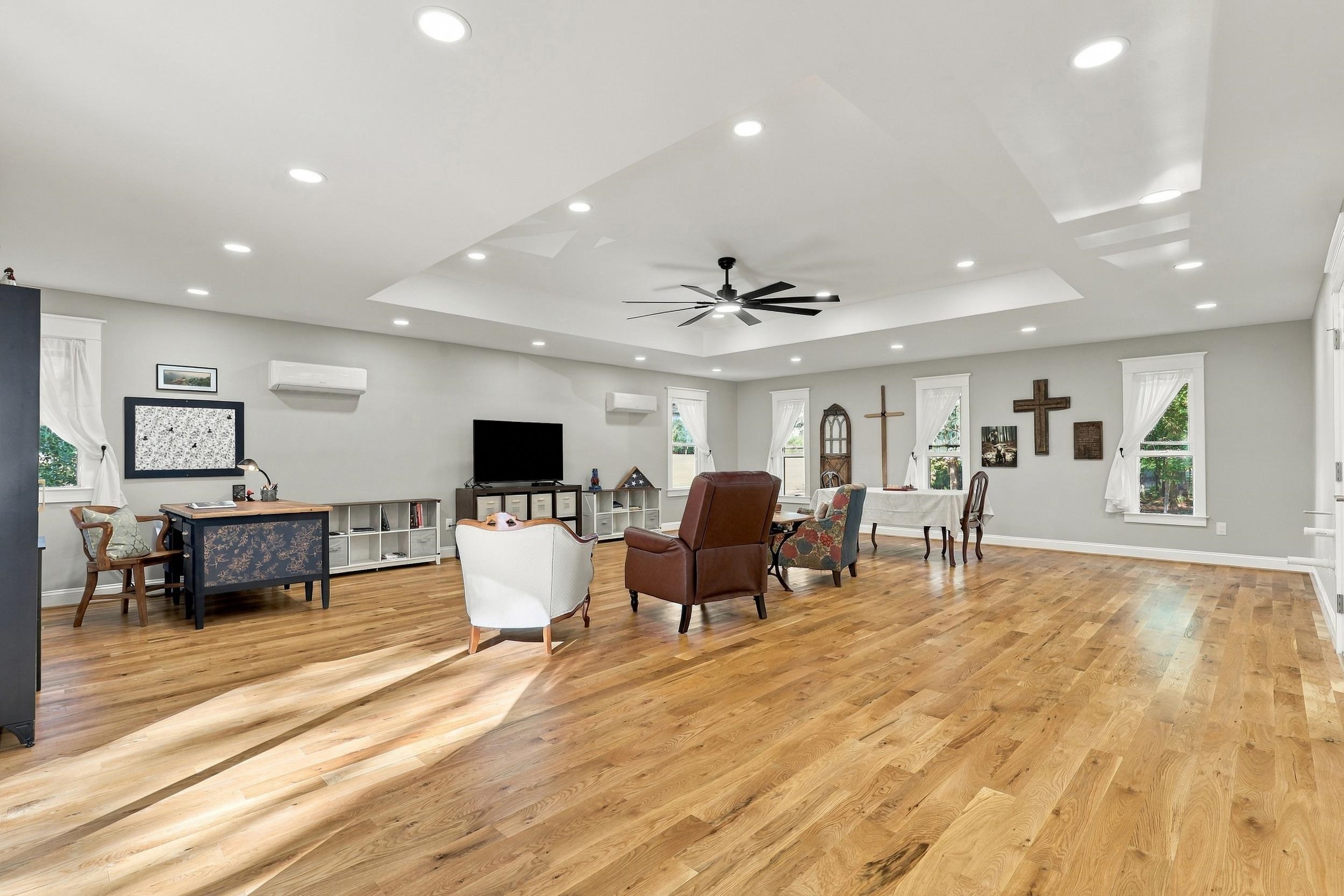 100 Brandon Drive Property Photo 16