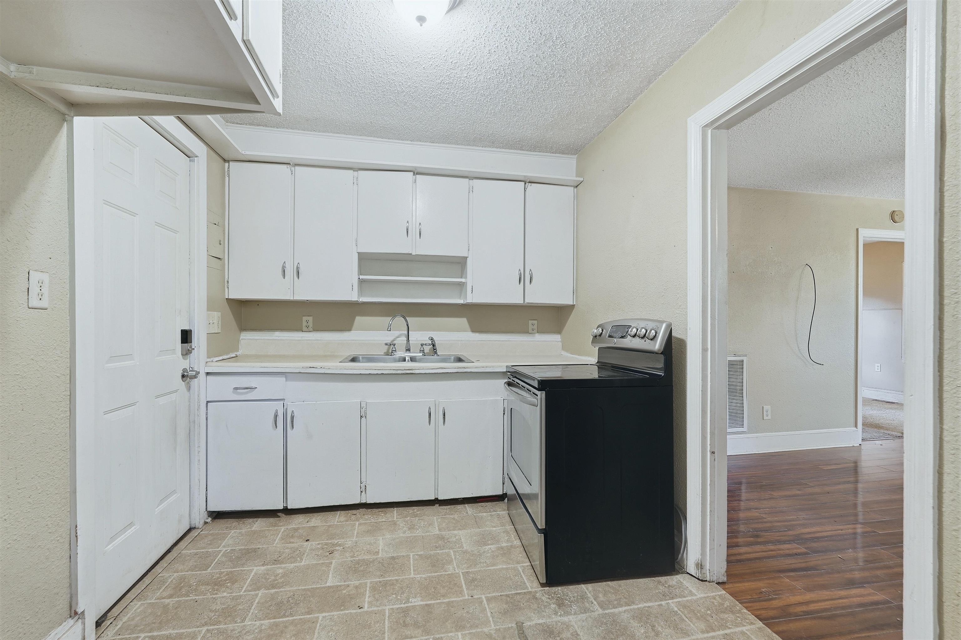 101 Tyler Court Property Photo 6