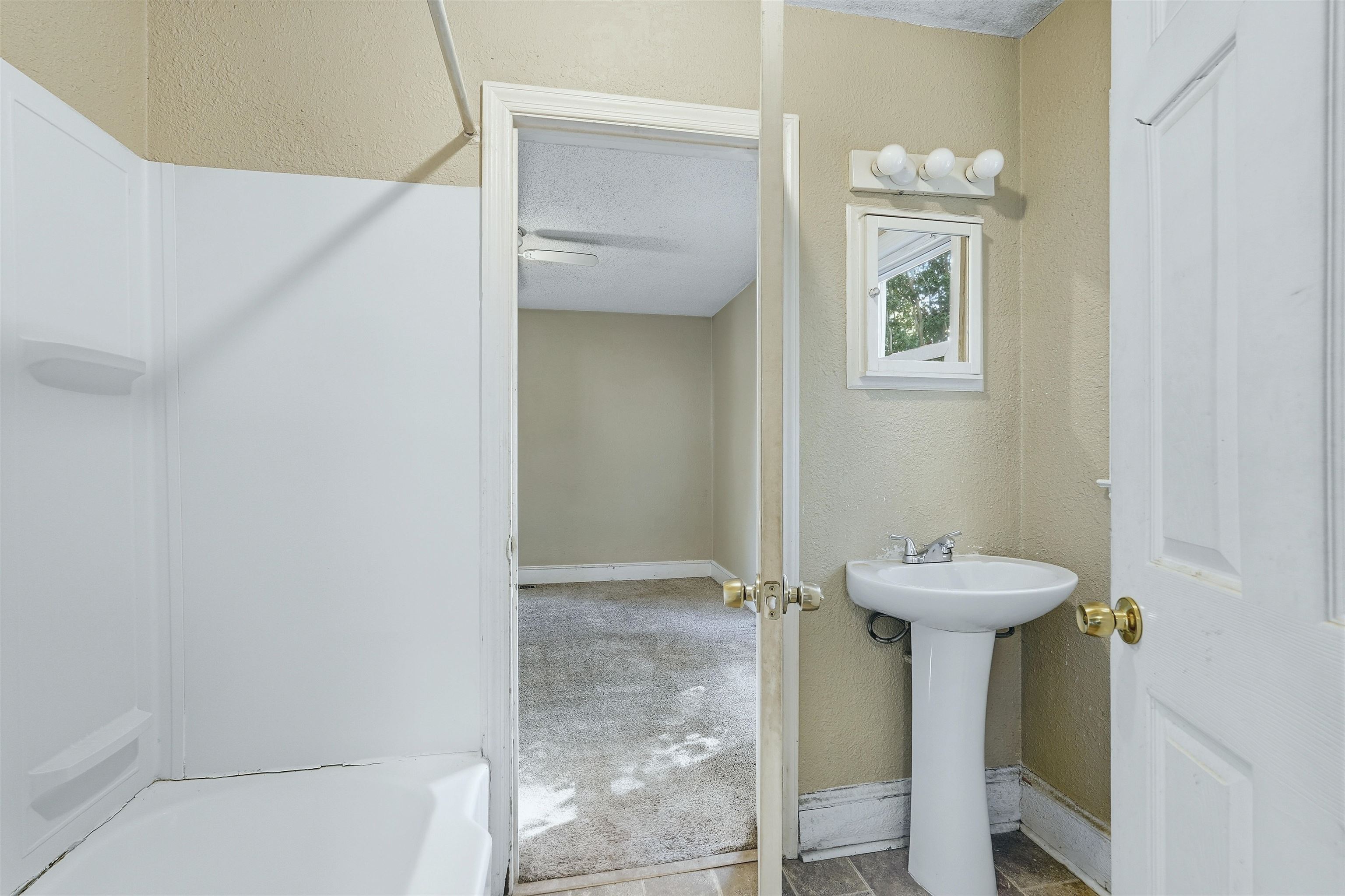 101 Tyler Court Property Photo 11