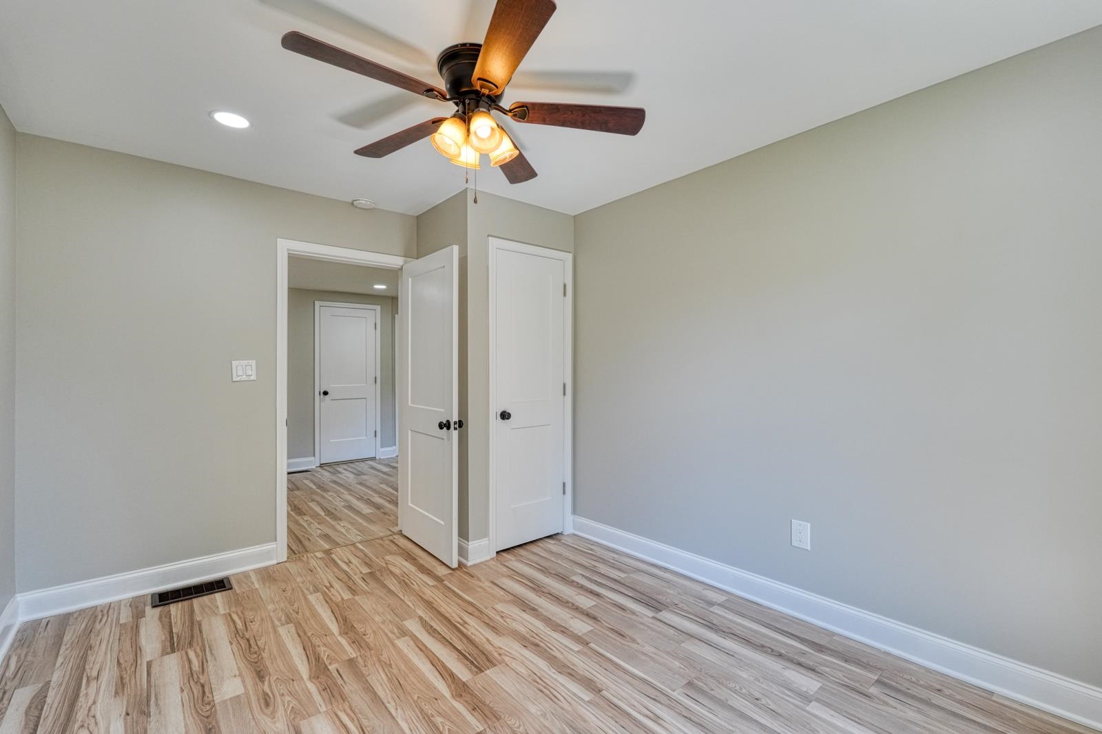 125 Cunningham Street Property Photo 23