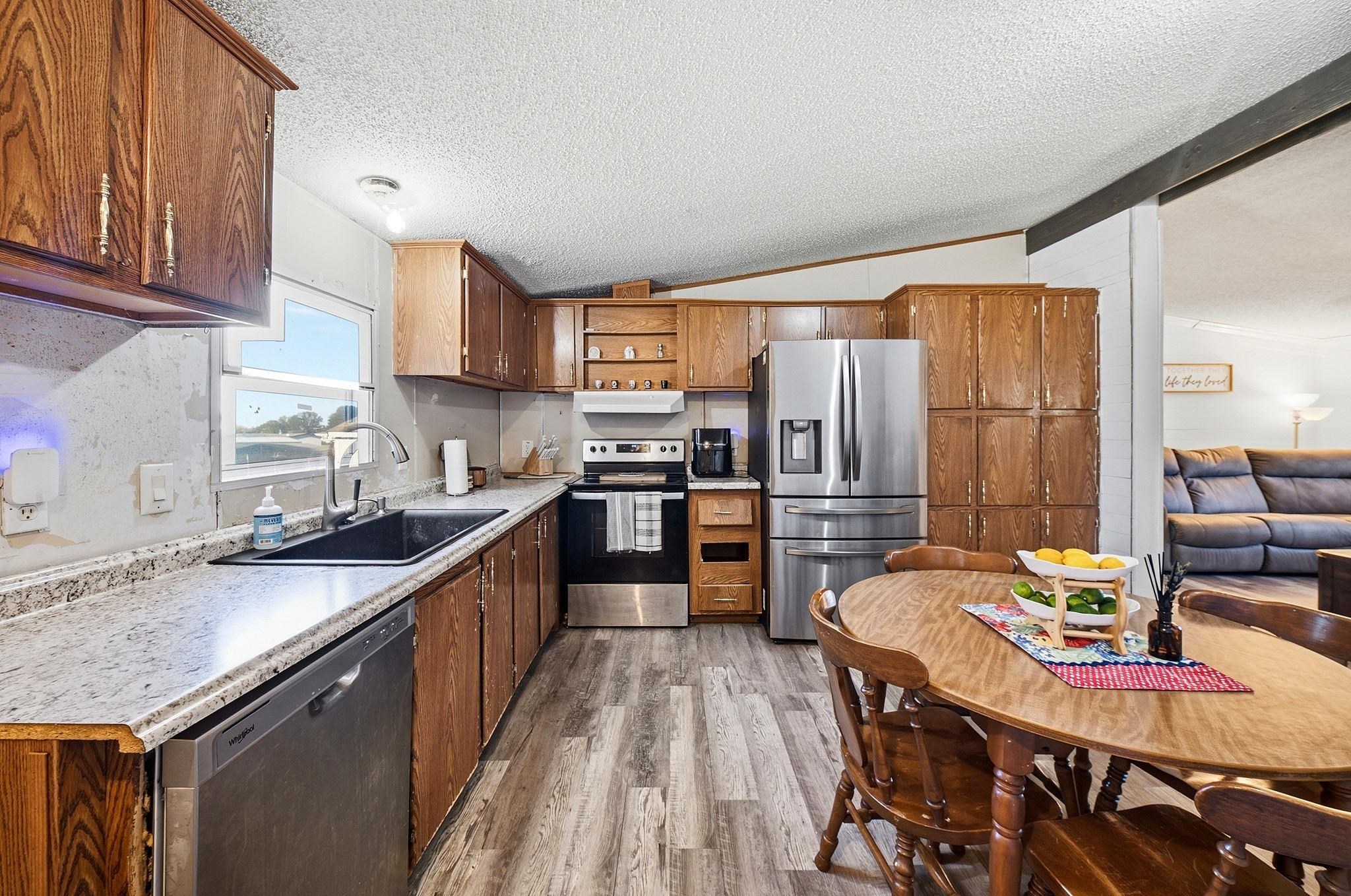 714 Saphire Court Property Photo 4