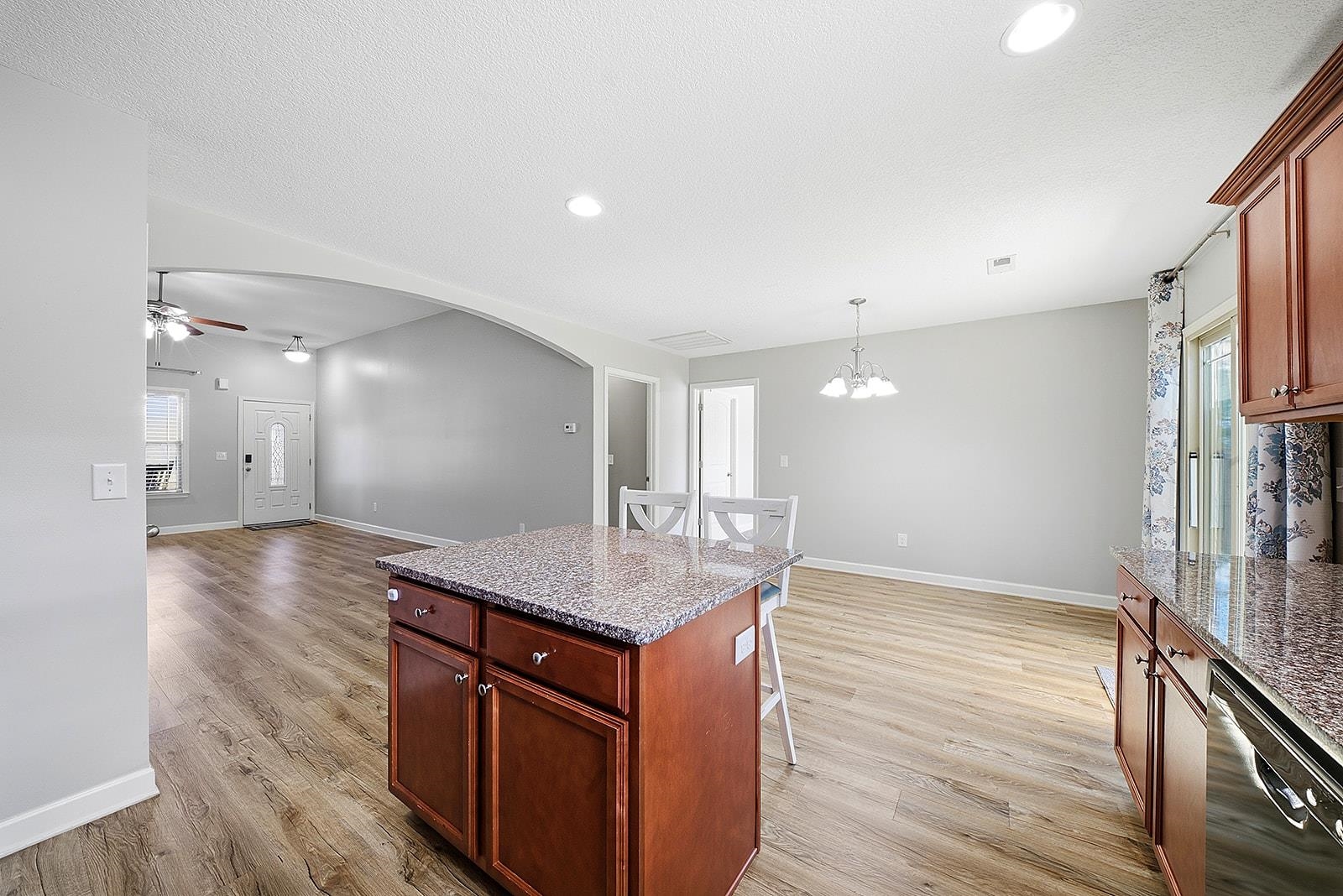 502 E Heatherstone Lane Property Photo 12