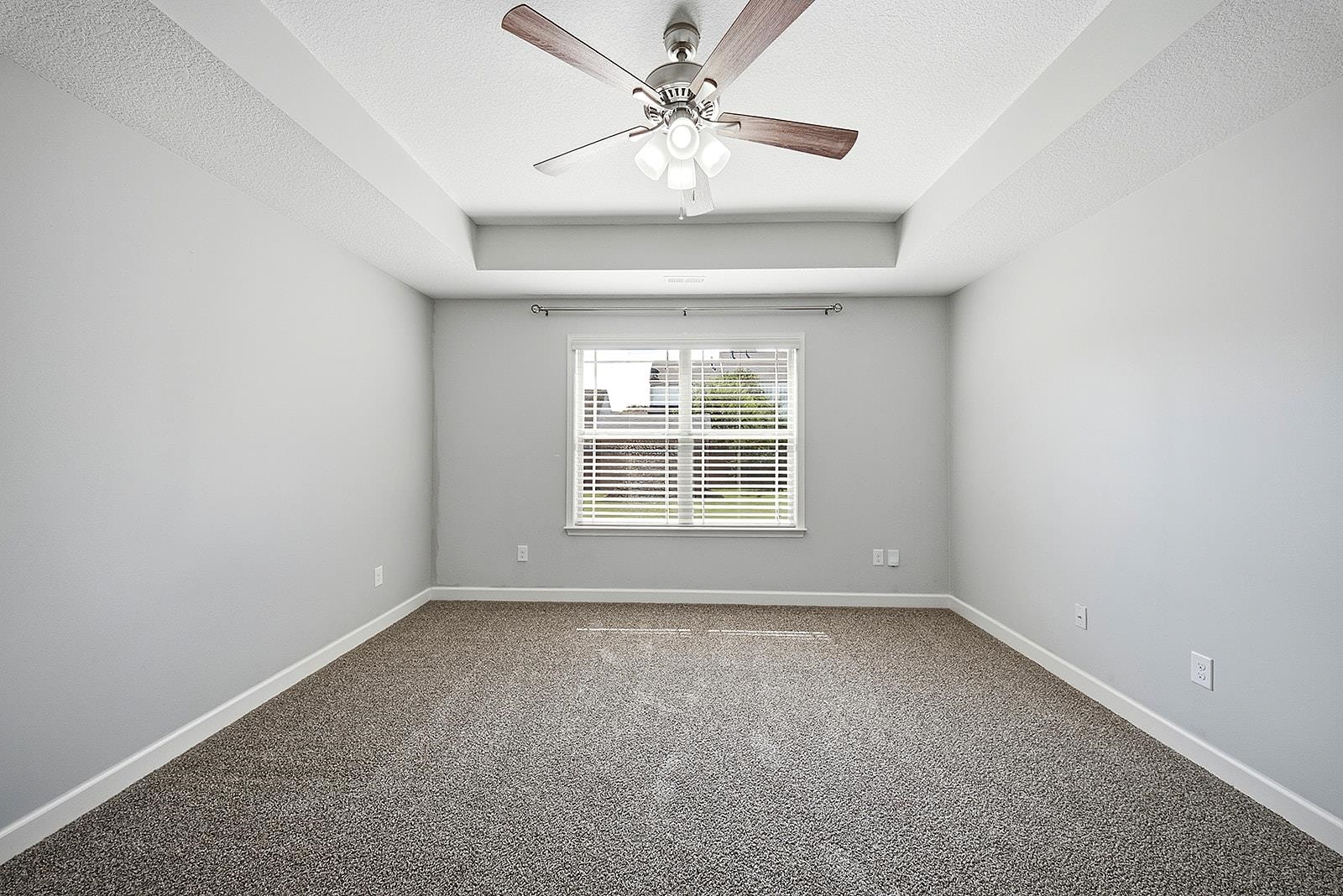 502 E Heatherstone Lane Property Photo 14
