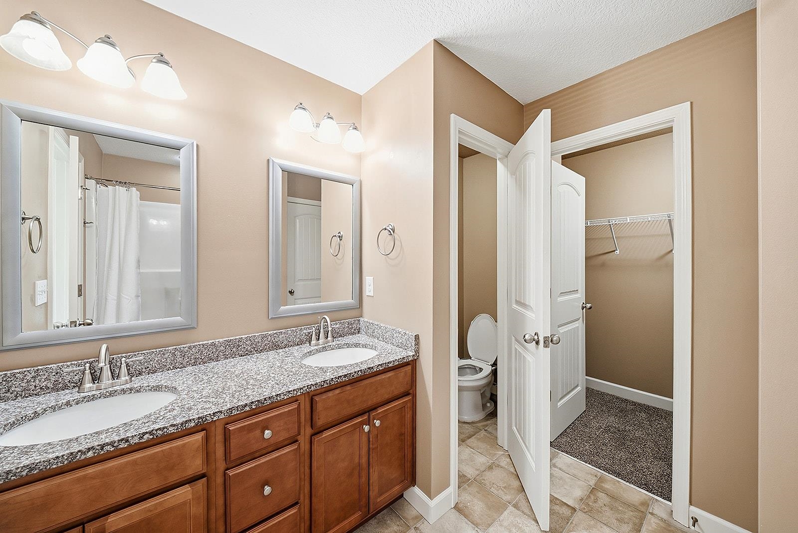 502 E Heatherstone Lane Property Photo 19