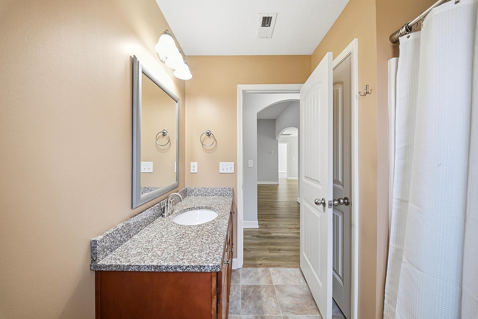 502 E Heatherstone Lane Property Photo 24