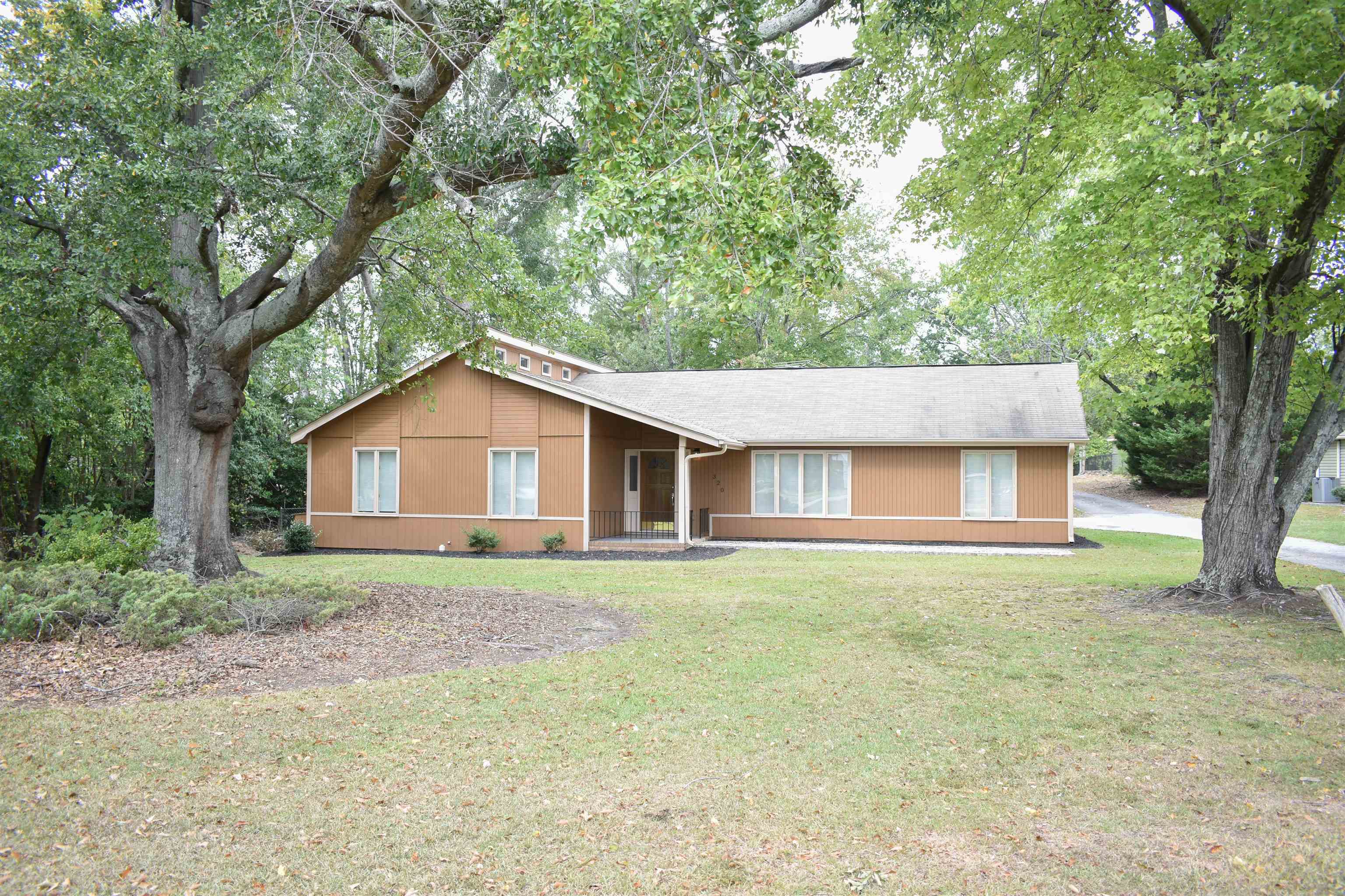 320 Saint James Property Photo 1