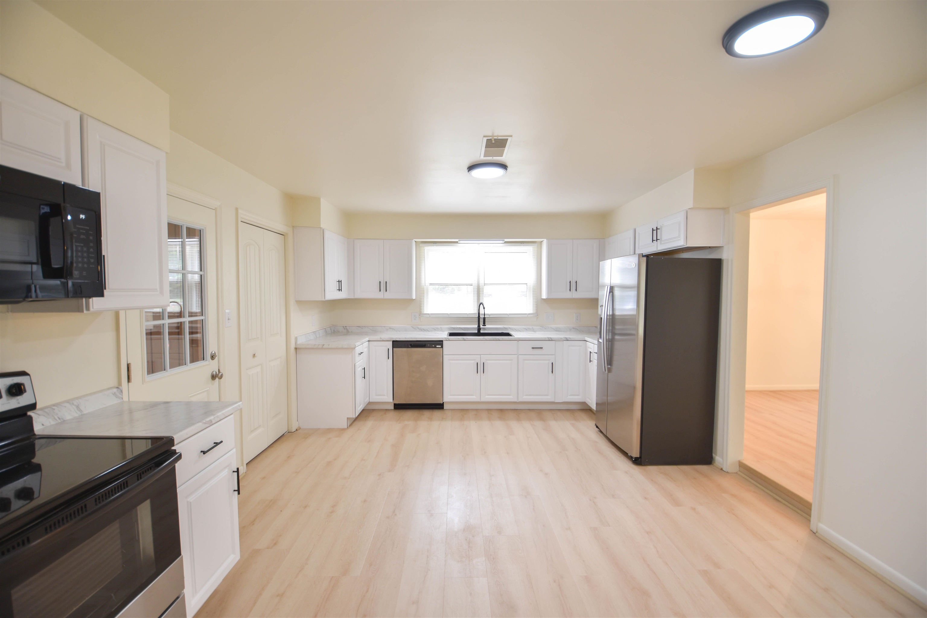320 Saint James Property Photo 4