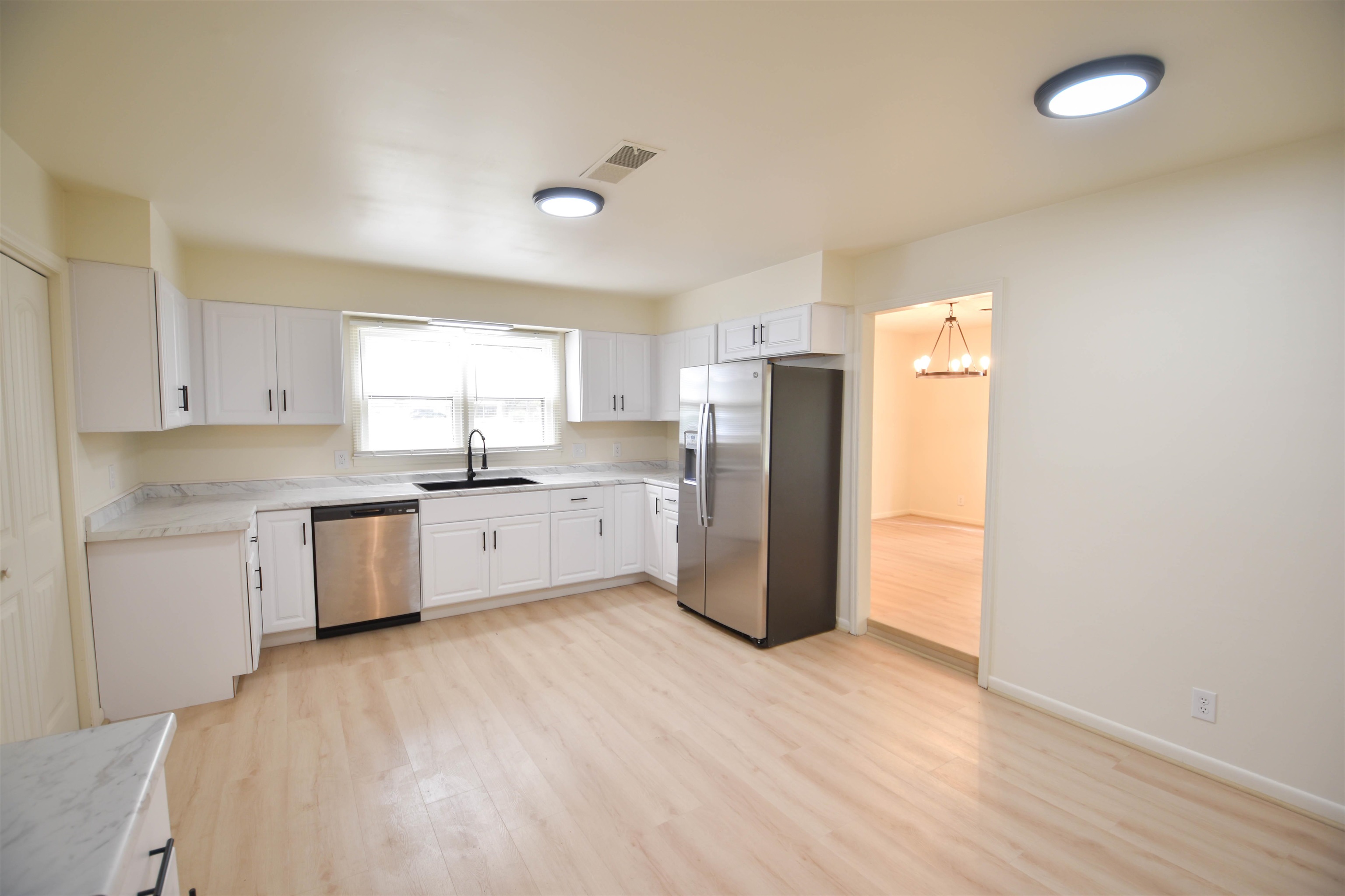 320 Saint James Property Photo 13