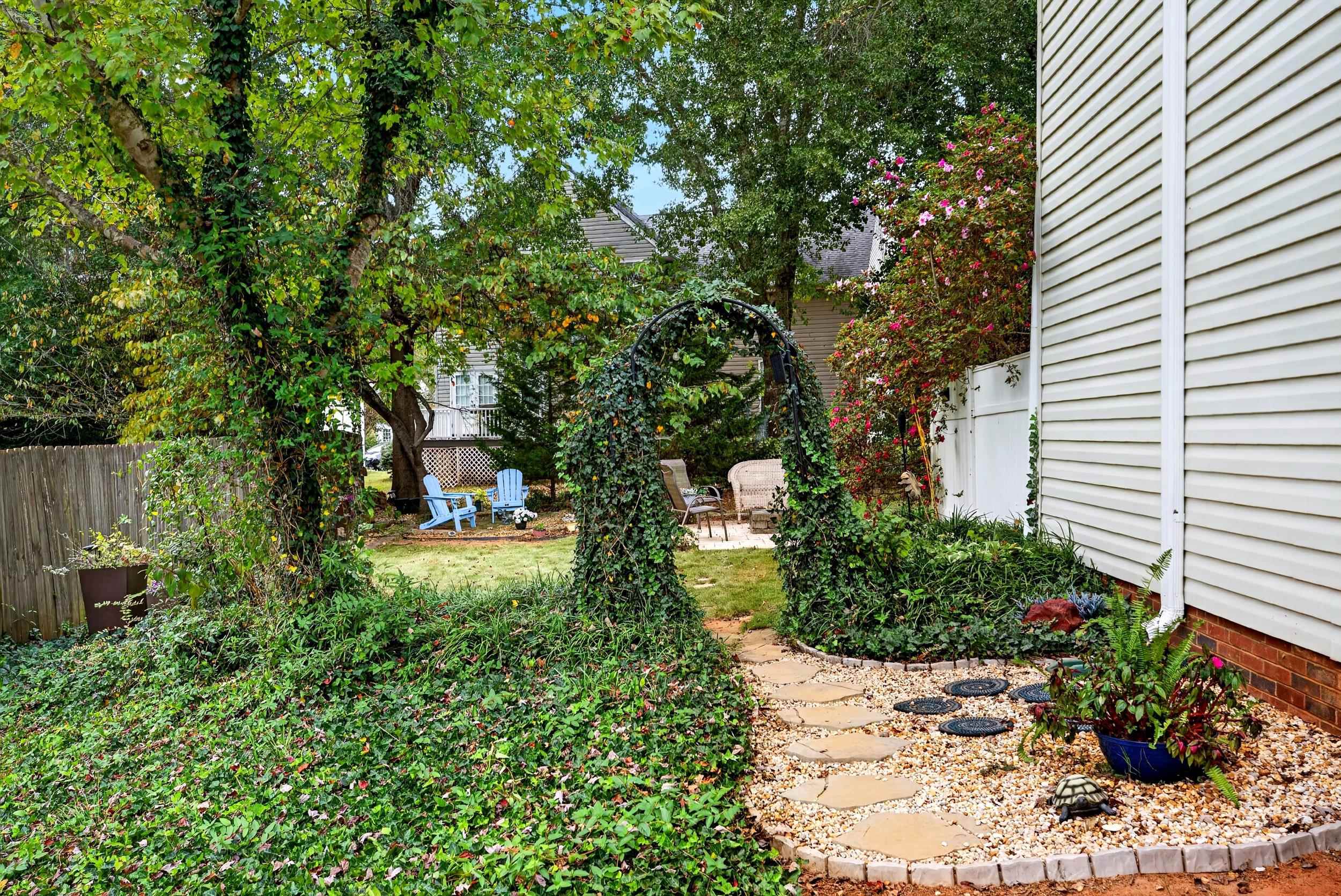 368 Woodsberry Shoals Drive Property Photo 11