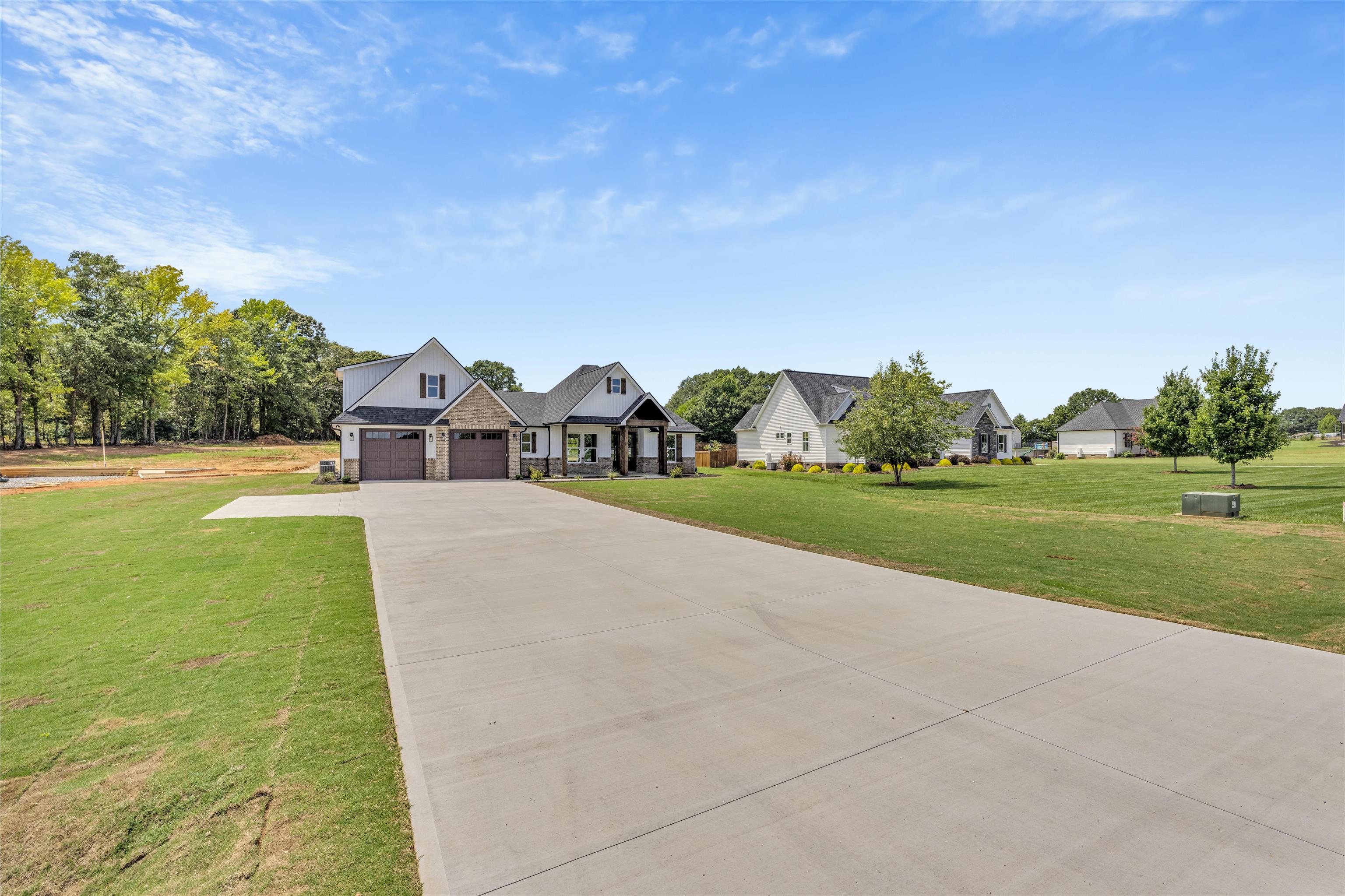 1111 N Green River Road Property Photo 3