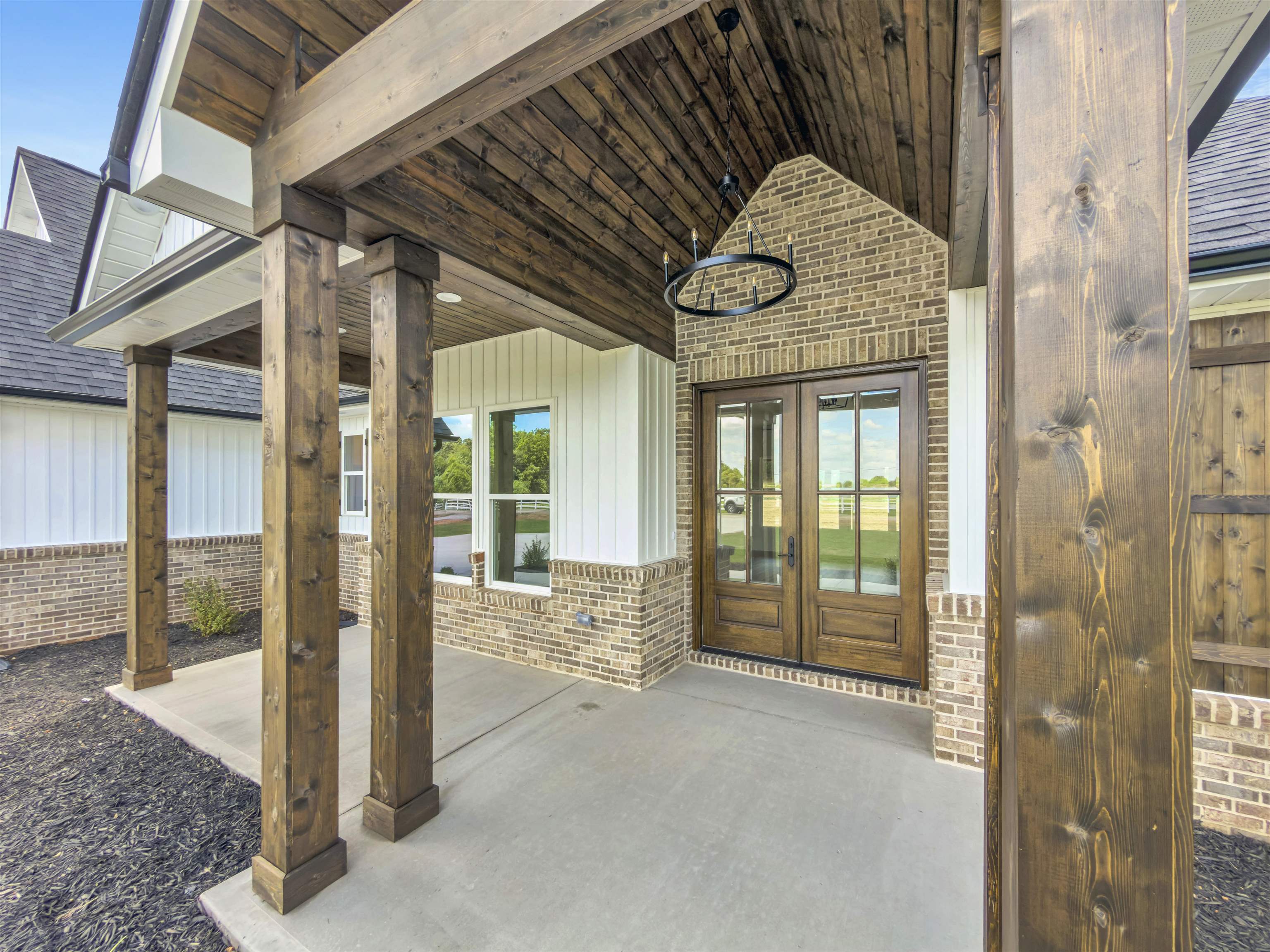 1111 N Green River Road Property Photo 4