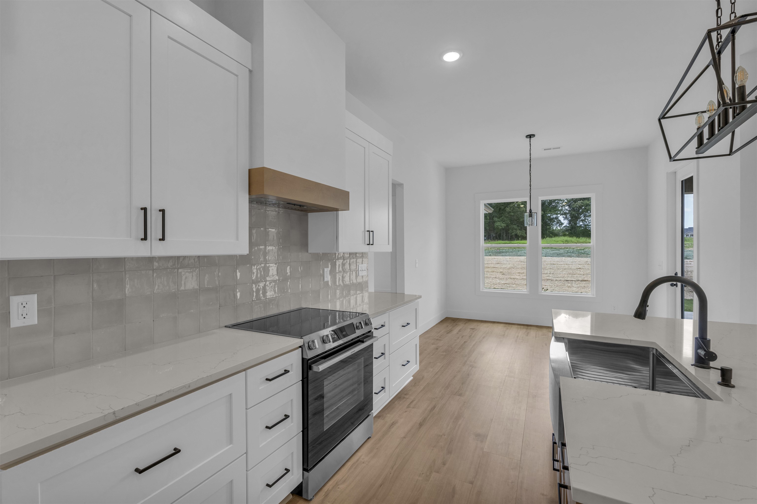 1111 N Green River Road Property Photo 12