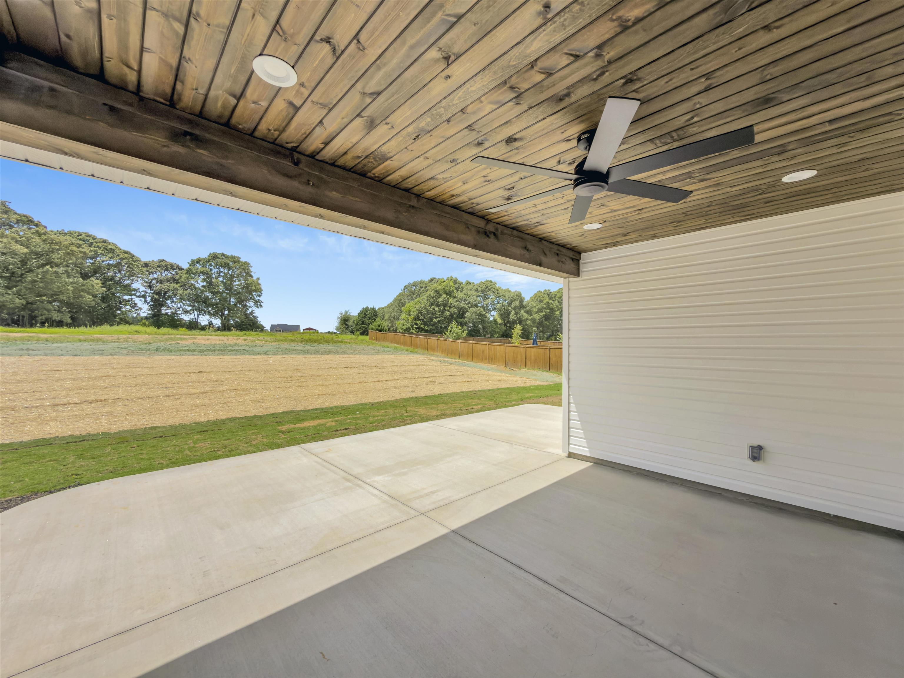 1111 N Green River Road Property Photo 15