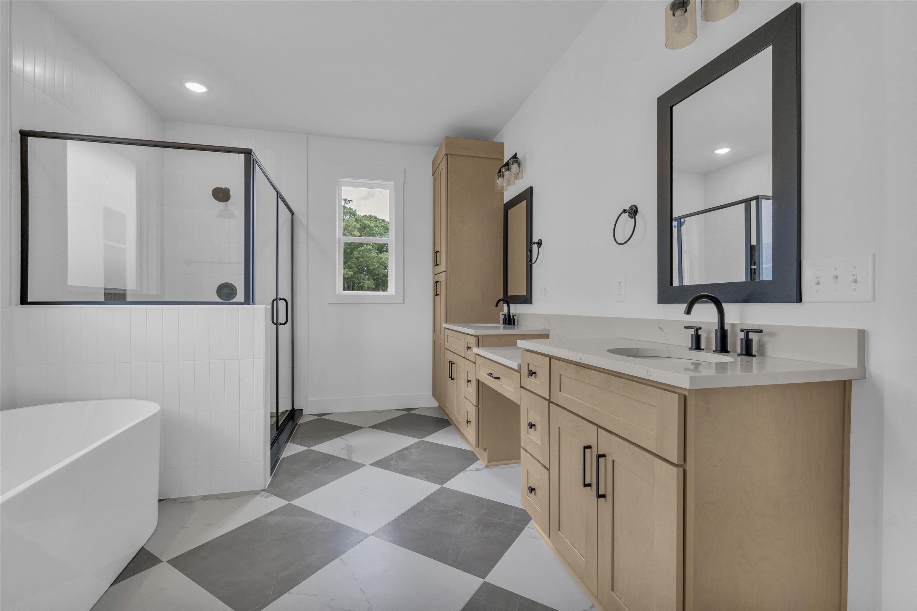 1111 N Green River Road Property Photo 17