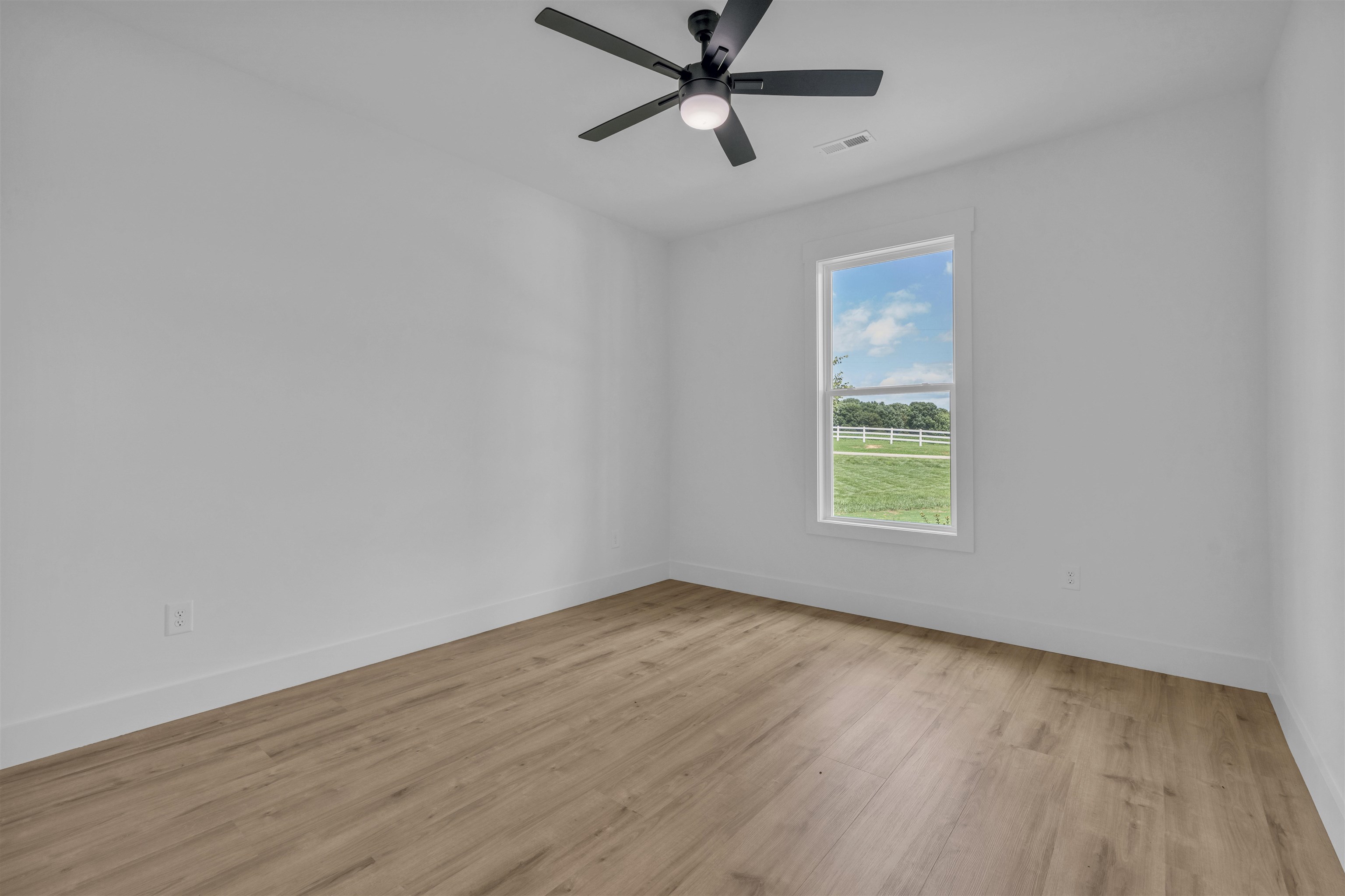 1111 N Green River Road Property Photo 27