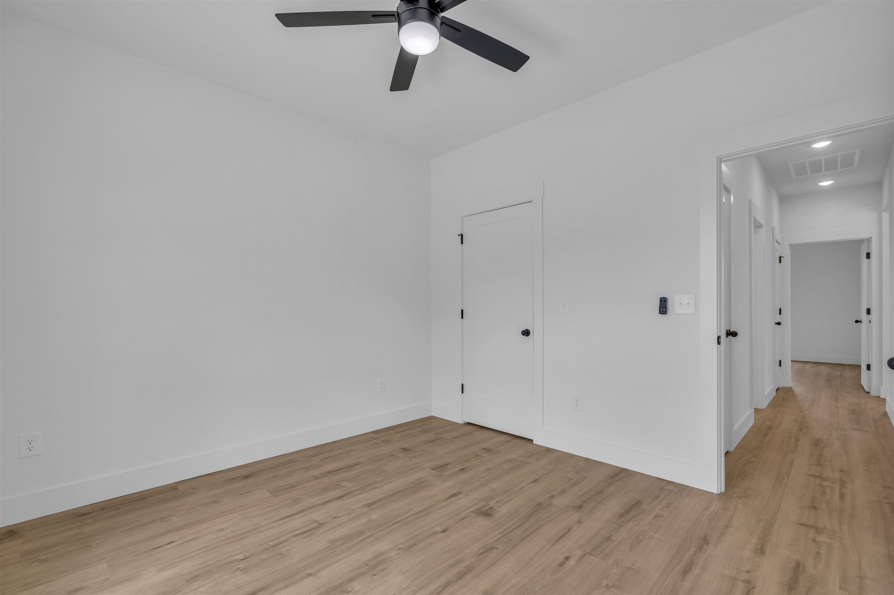 1111 N Green River Road Property Photo 28