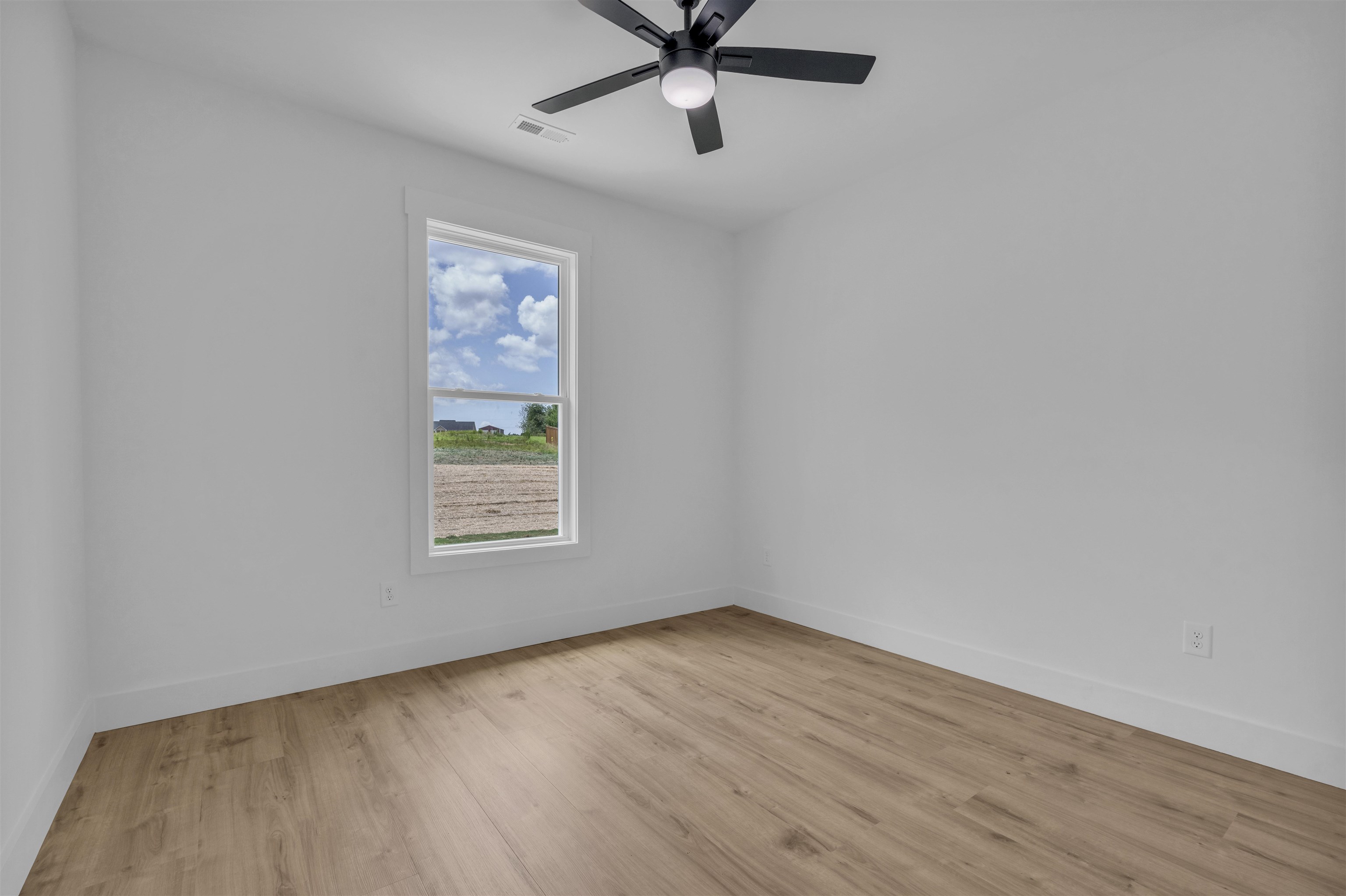1111 N Green River Road Property Photo 31