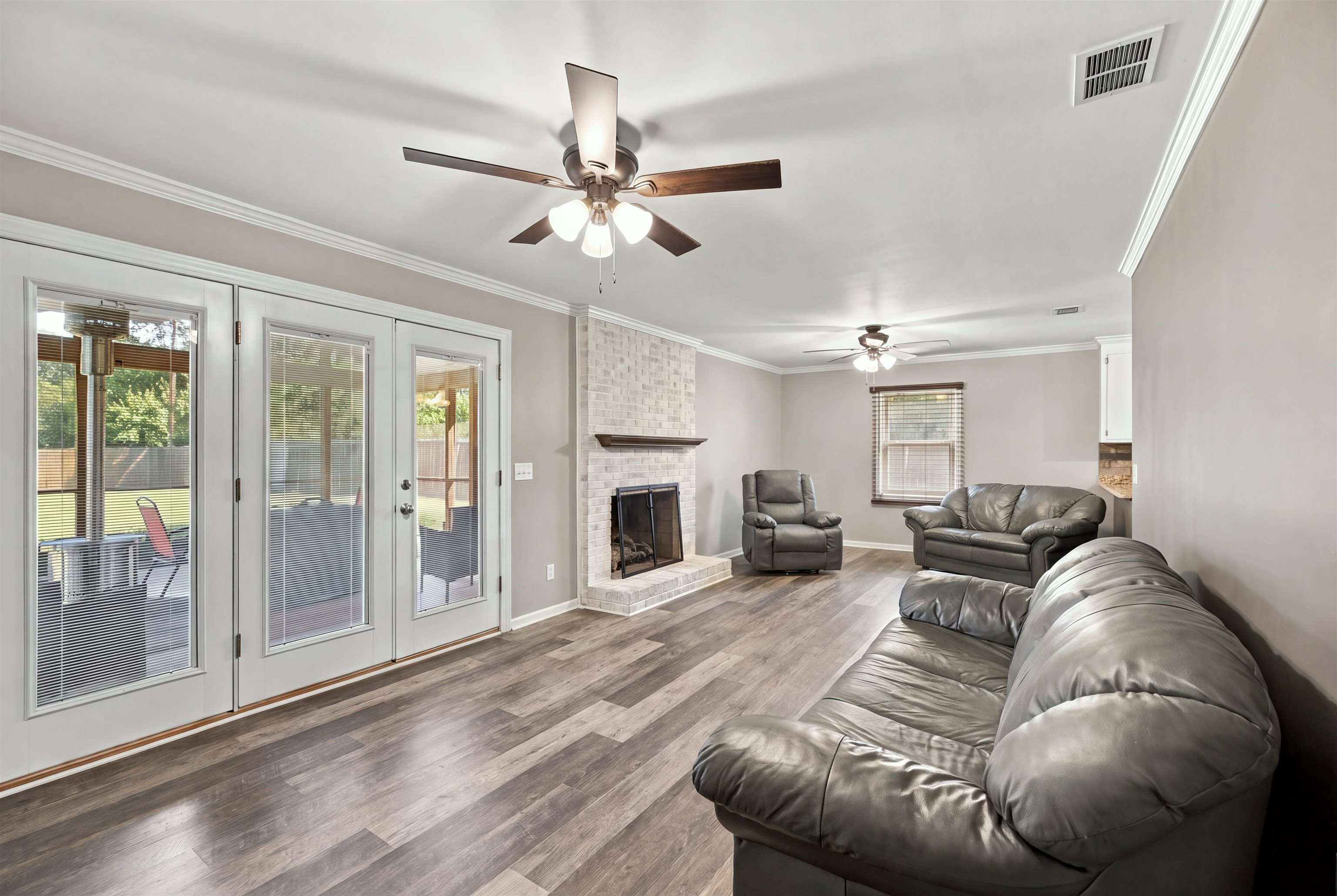 206 Cretewood Drive Property Photo 8