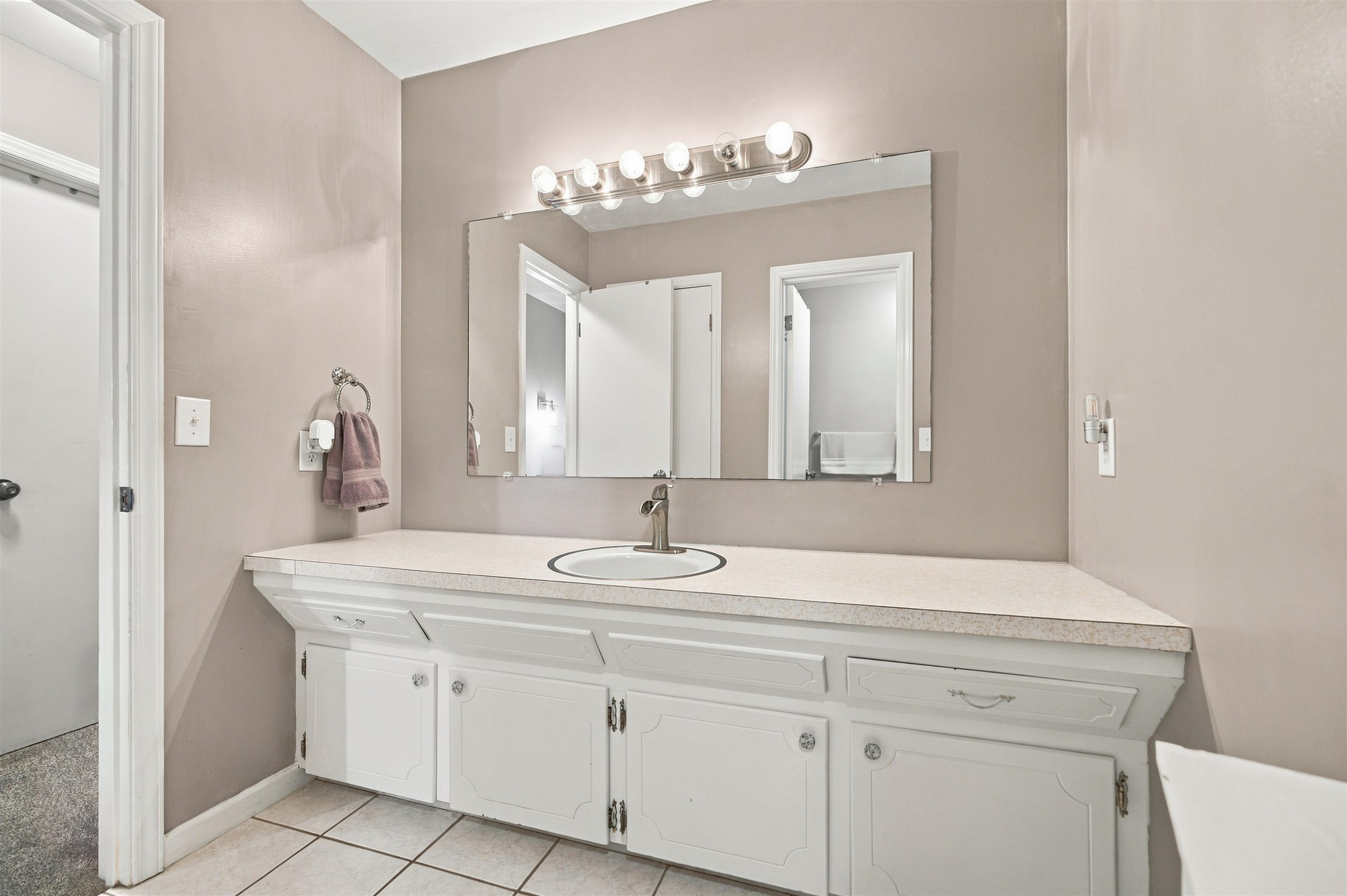 206 Cretewood Drive Property Photo 19