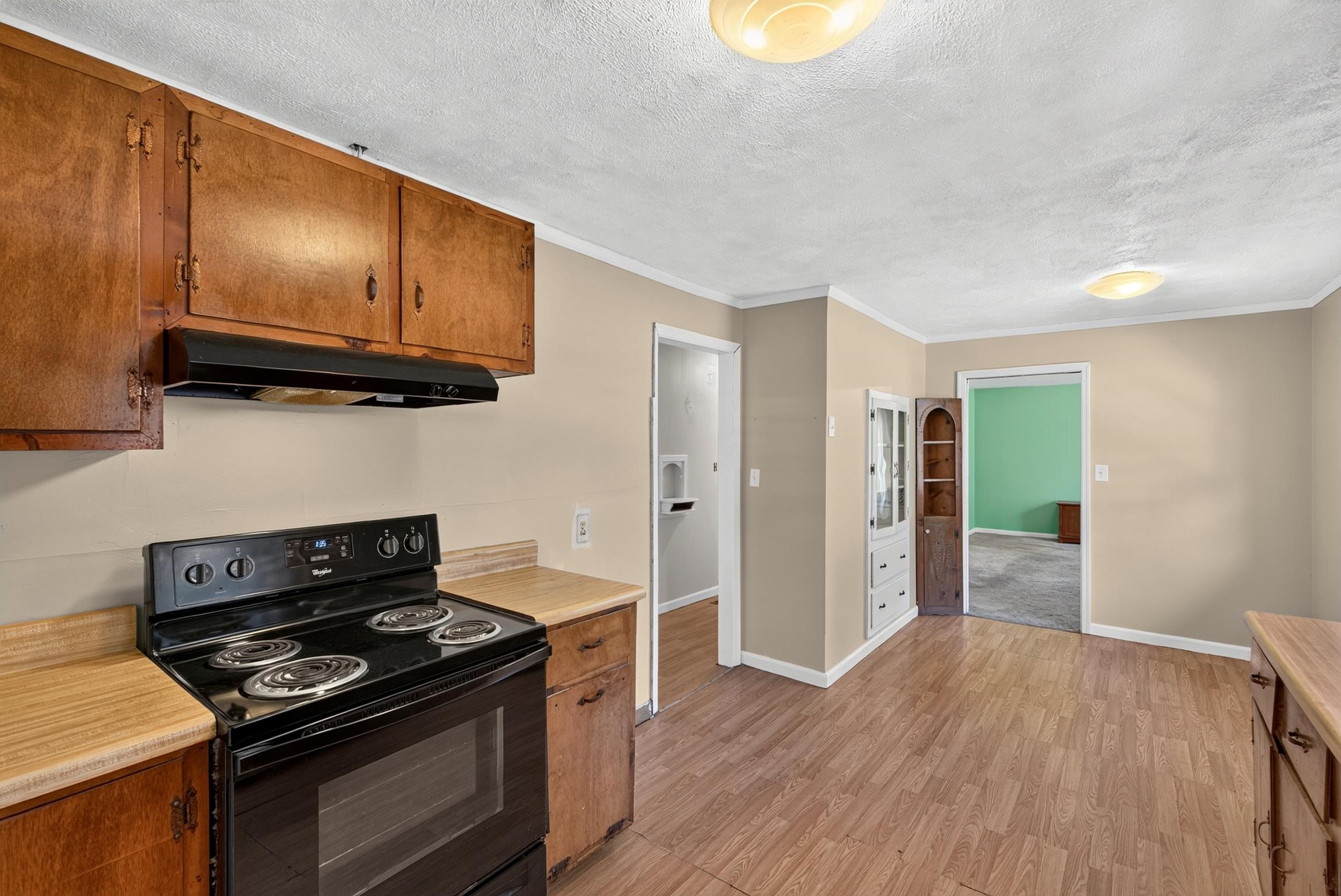 121 Crescent Circle Property Photo 8