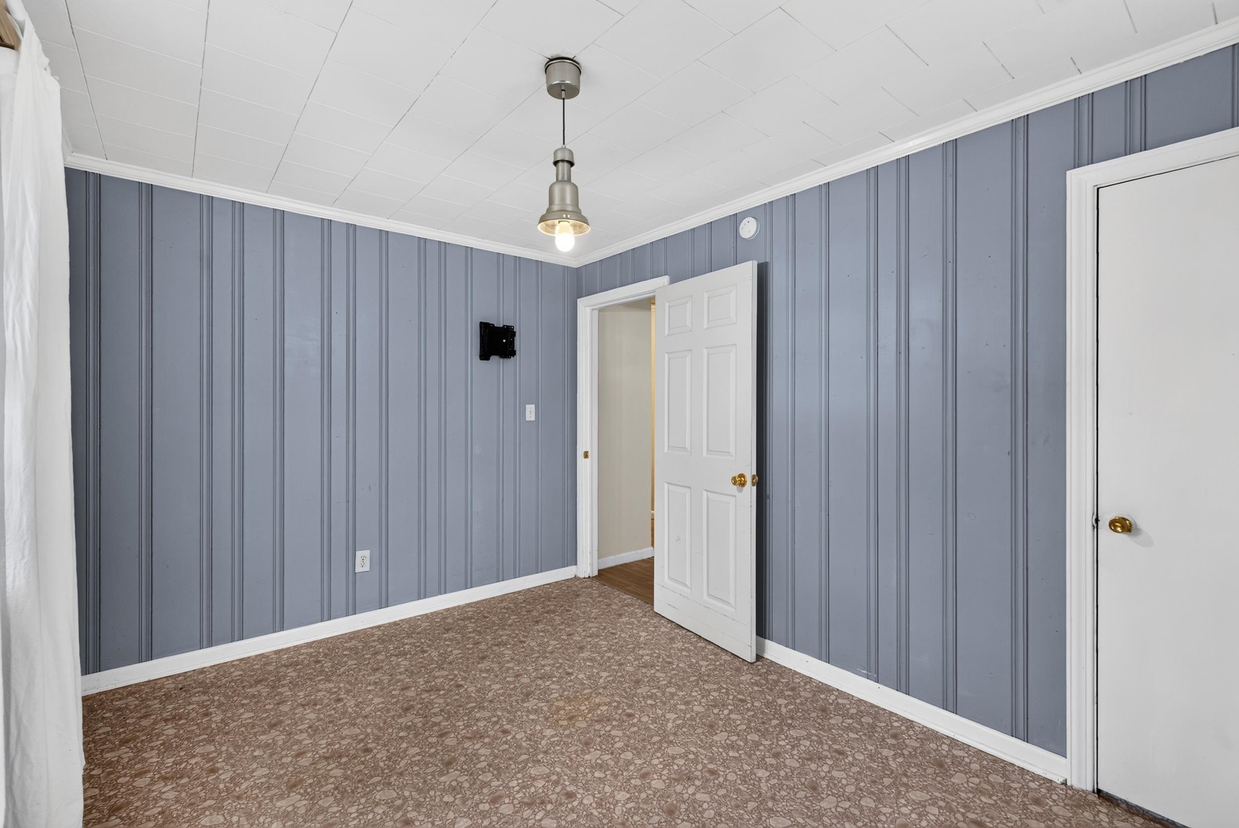 121 Crescent Circle Property Photo 13