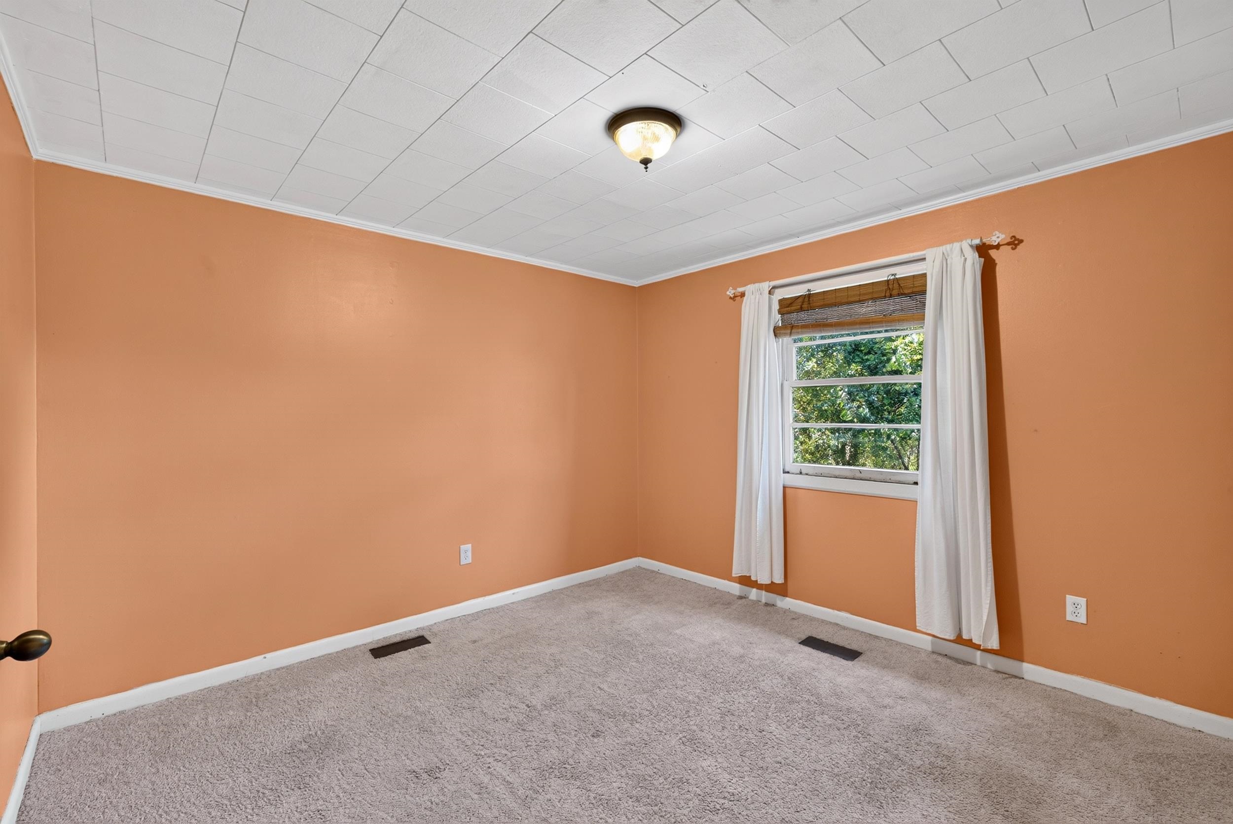121 Crescent Circle Property Photo 14