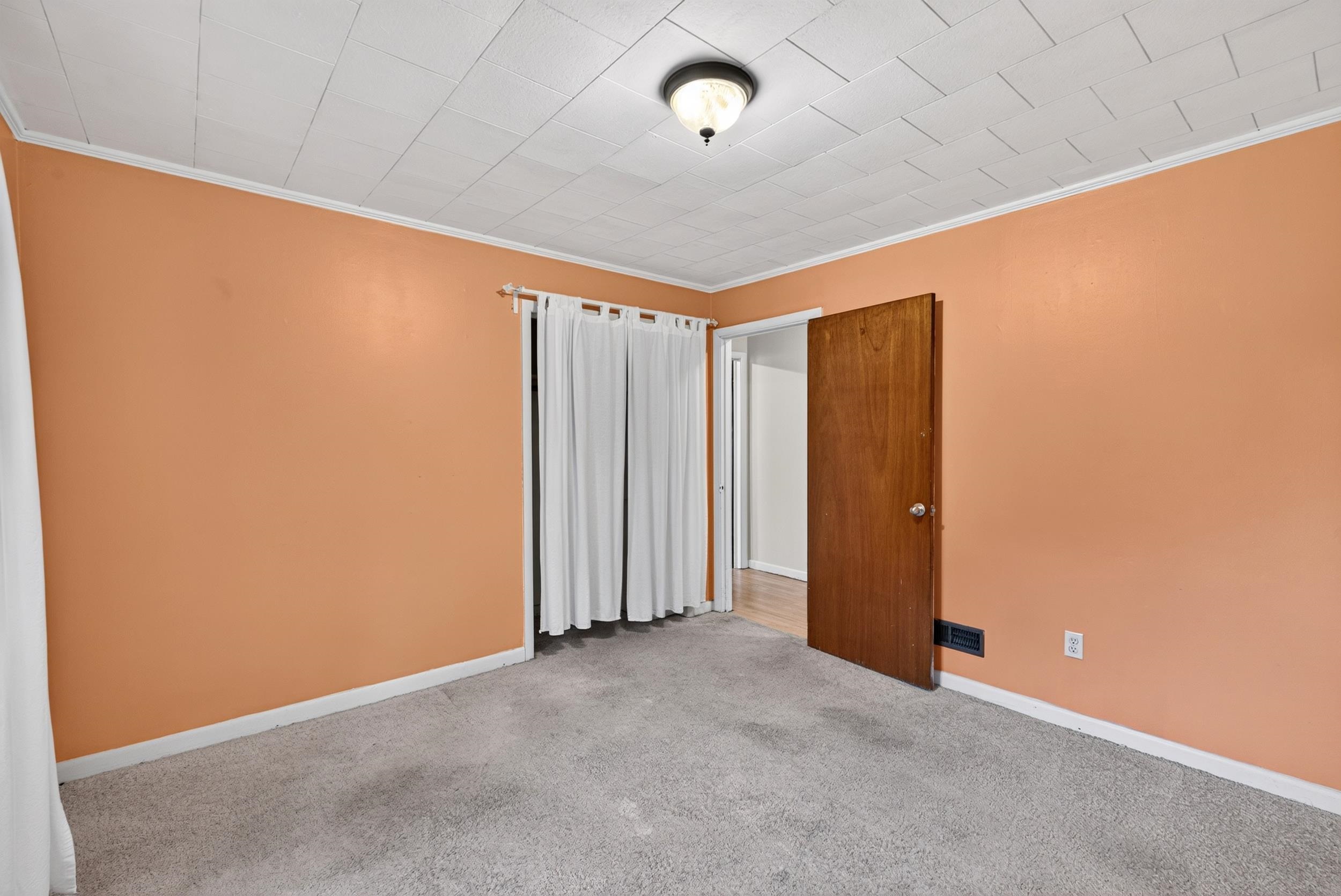 121 Crescent Circle Property Photo 15