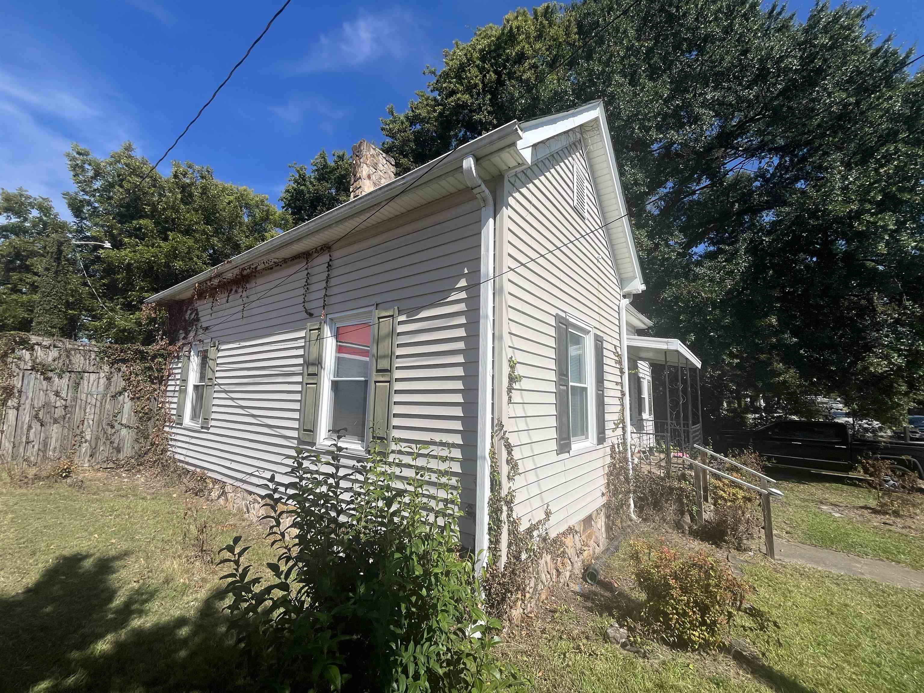 115 N Logan St Property Photo 3