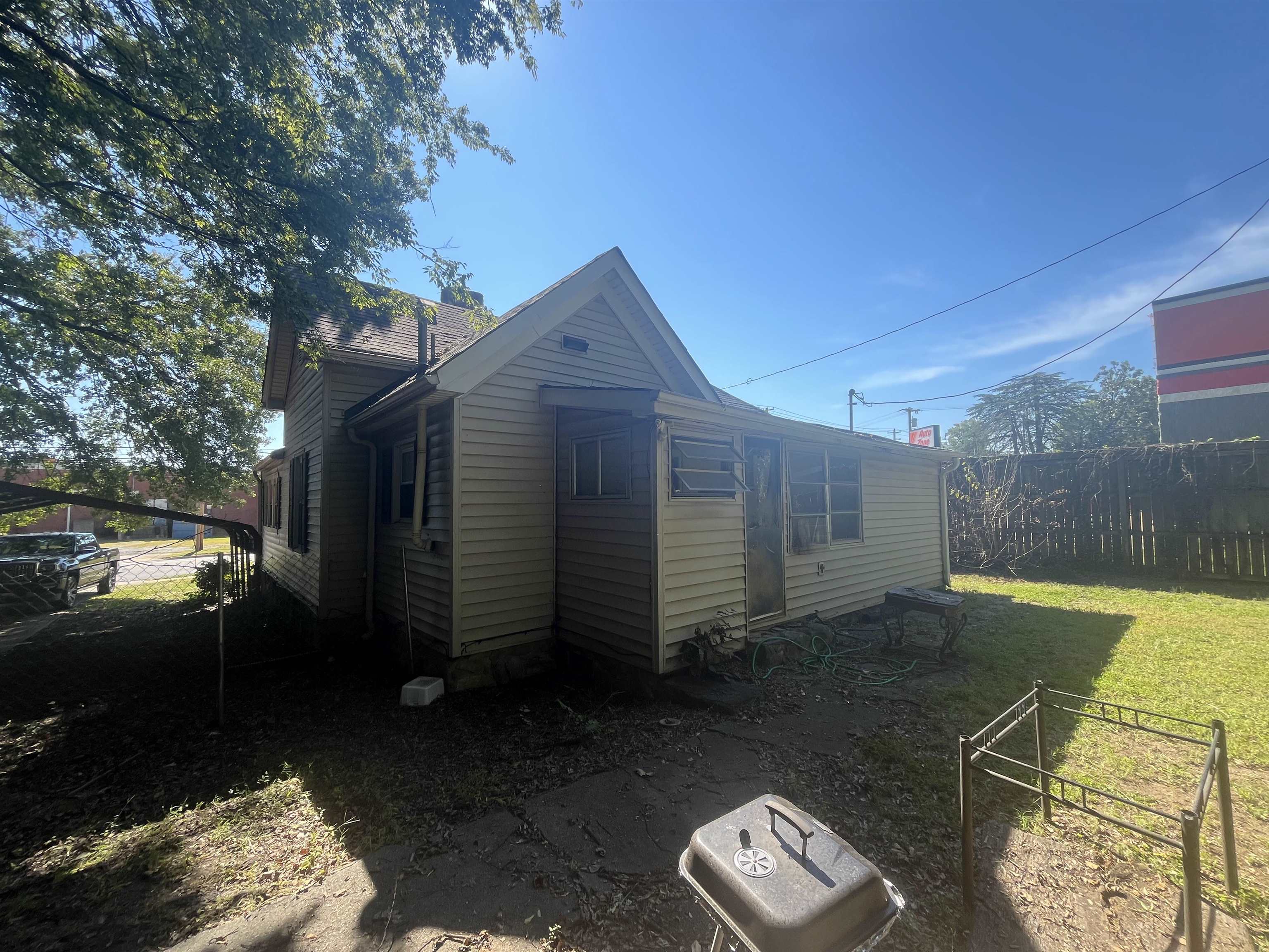 115 N Logan St Property Photo 5