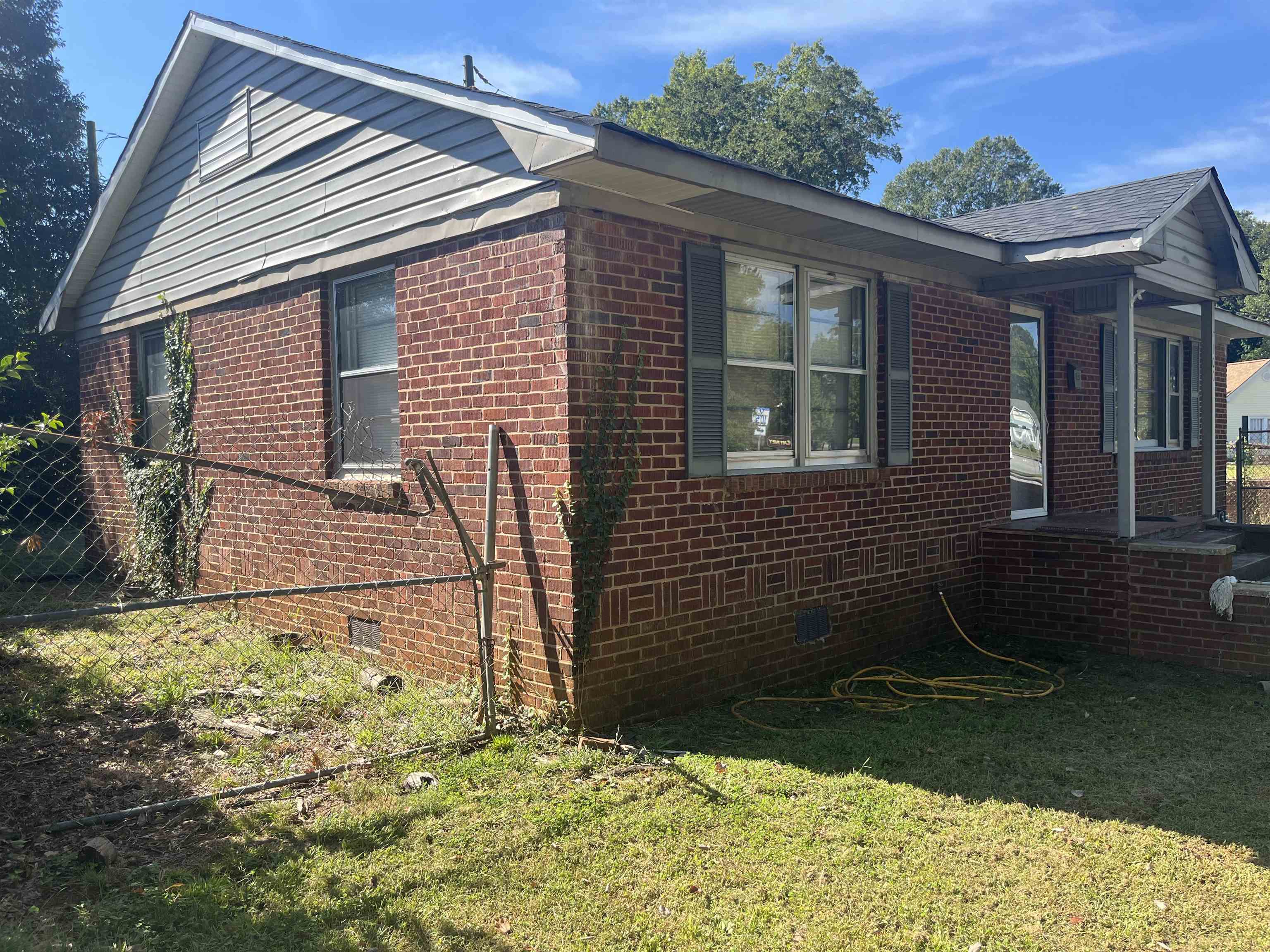 100 Sunset Drive Property Photo 2