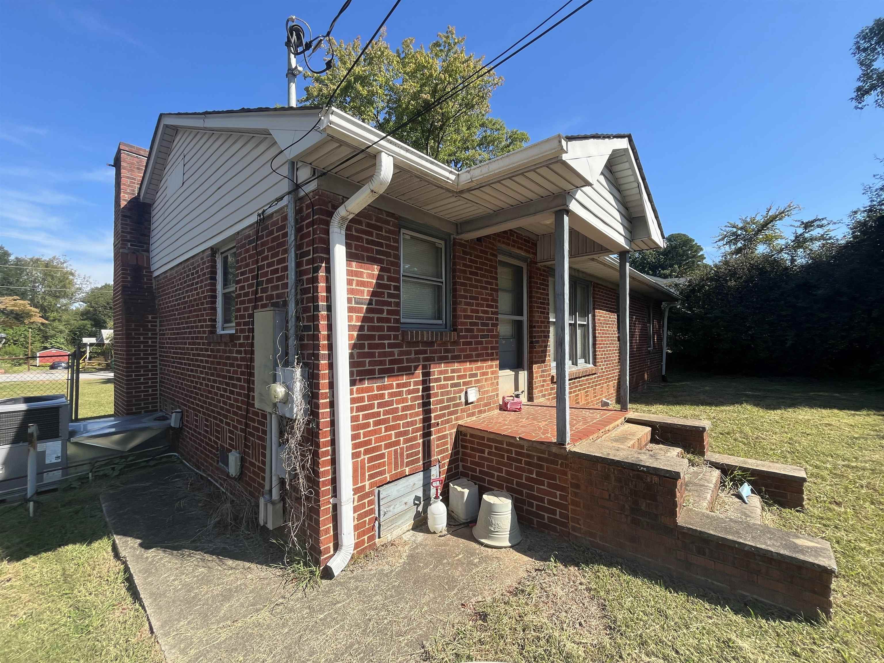 100 Sunset Drive Property Photo 4