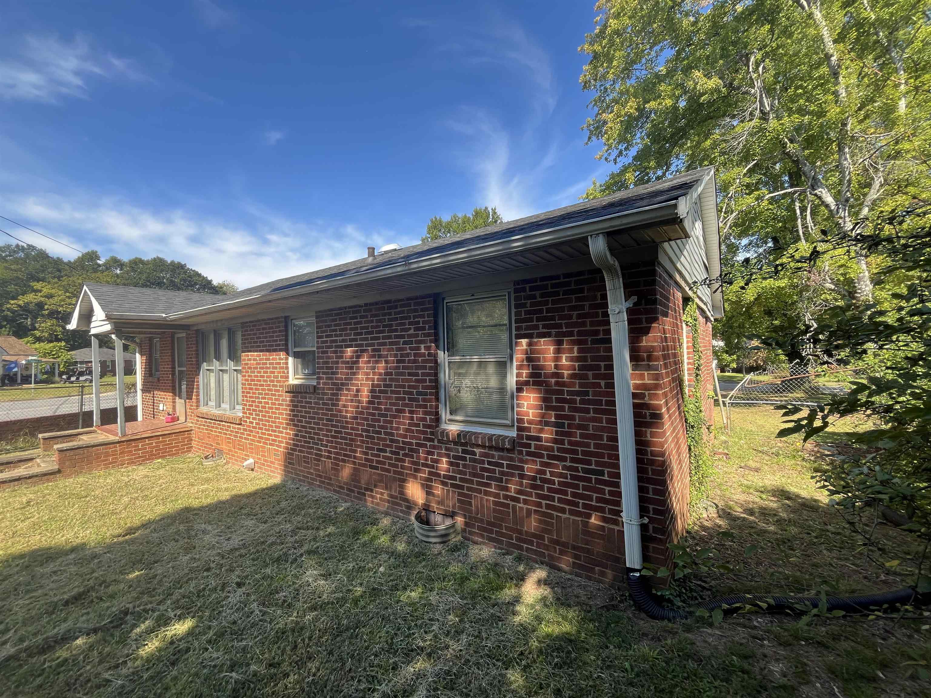 100 Sunset Drive Property Photo 6