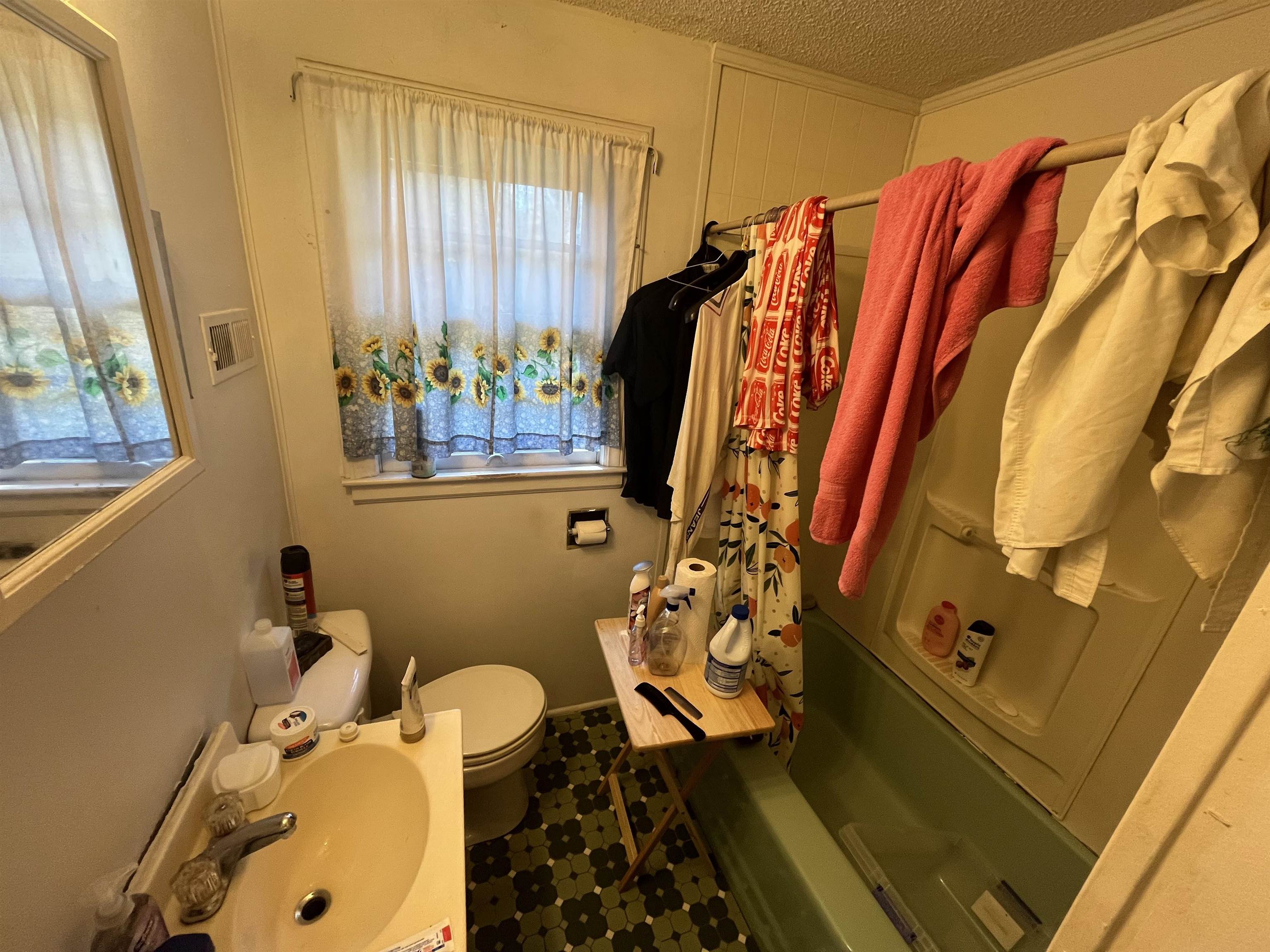 100 Sunset Drive Property Photo 11
