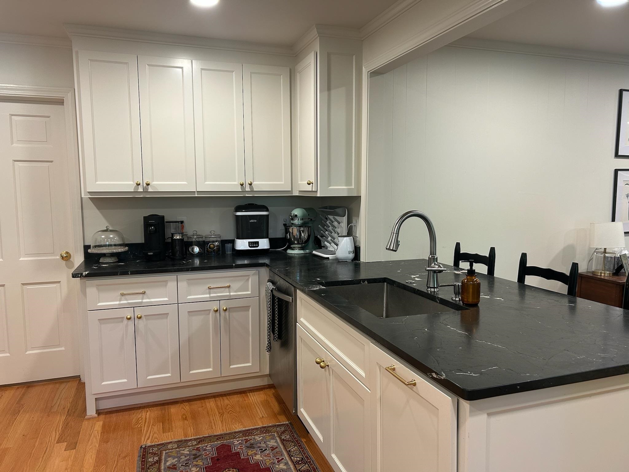 284 Henderson Road Property Photo 8