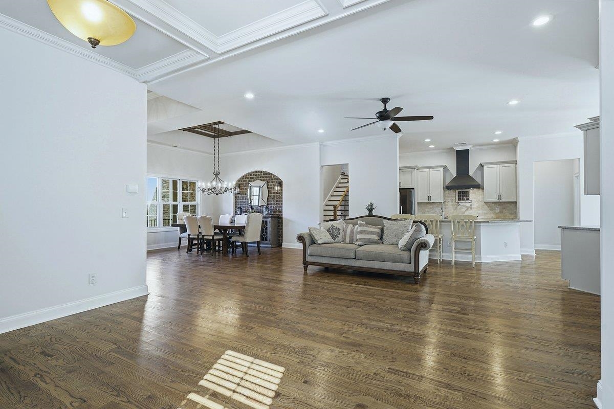 350 Laguna Lane Property Photo 6