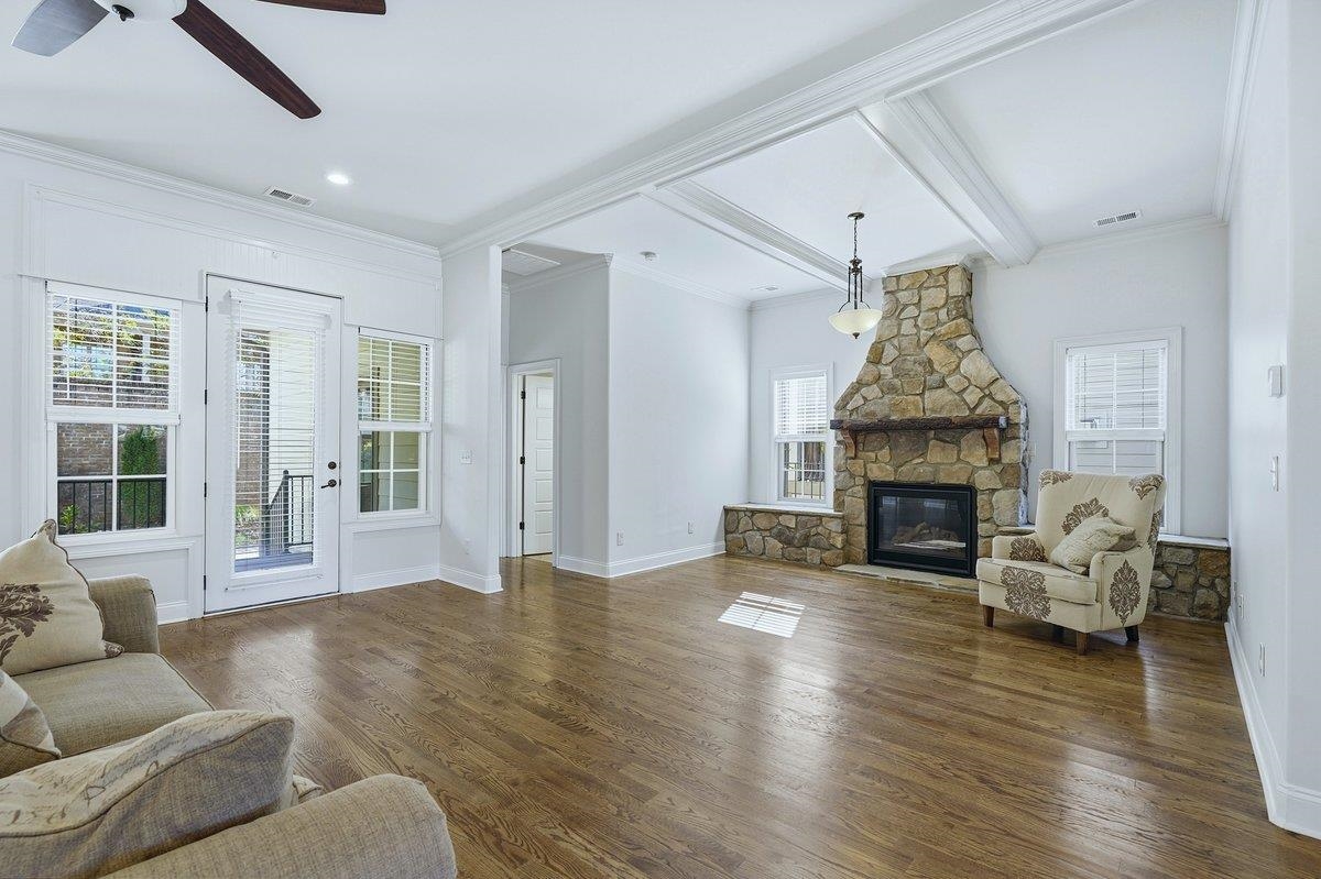 350 Laguna Lane Property Photo 8