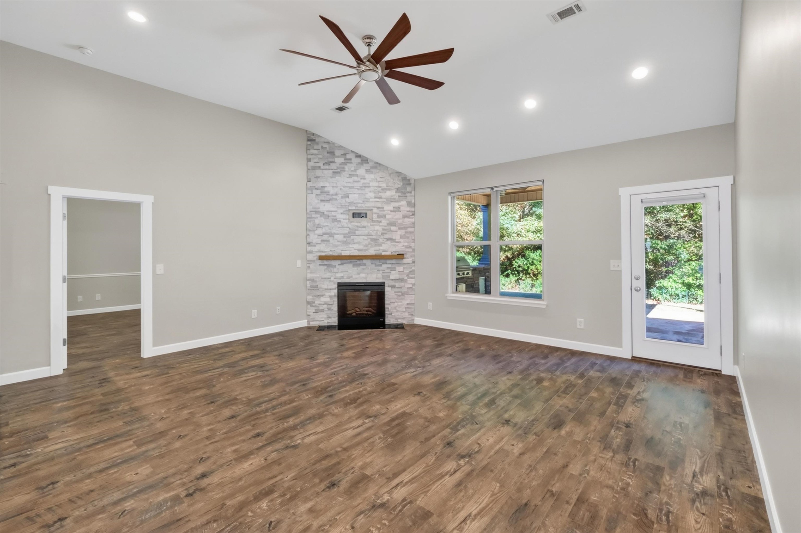 168 E Farrell Drive Property Photo 3