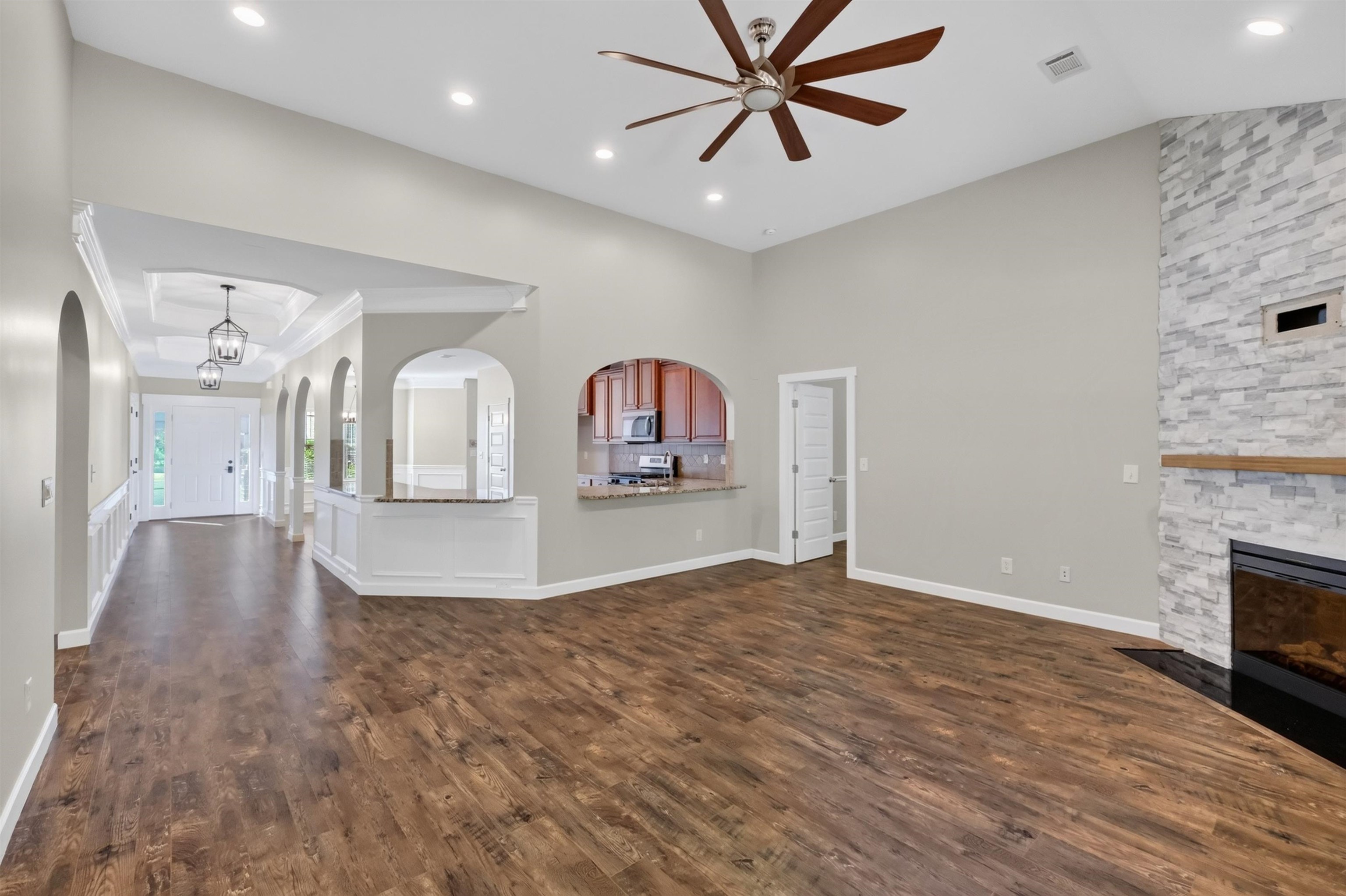 168 E Farrell Drive Property Photo 4