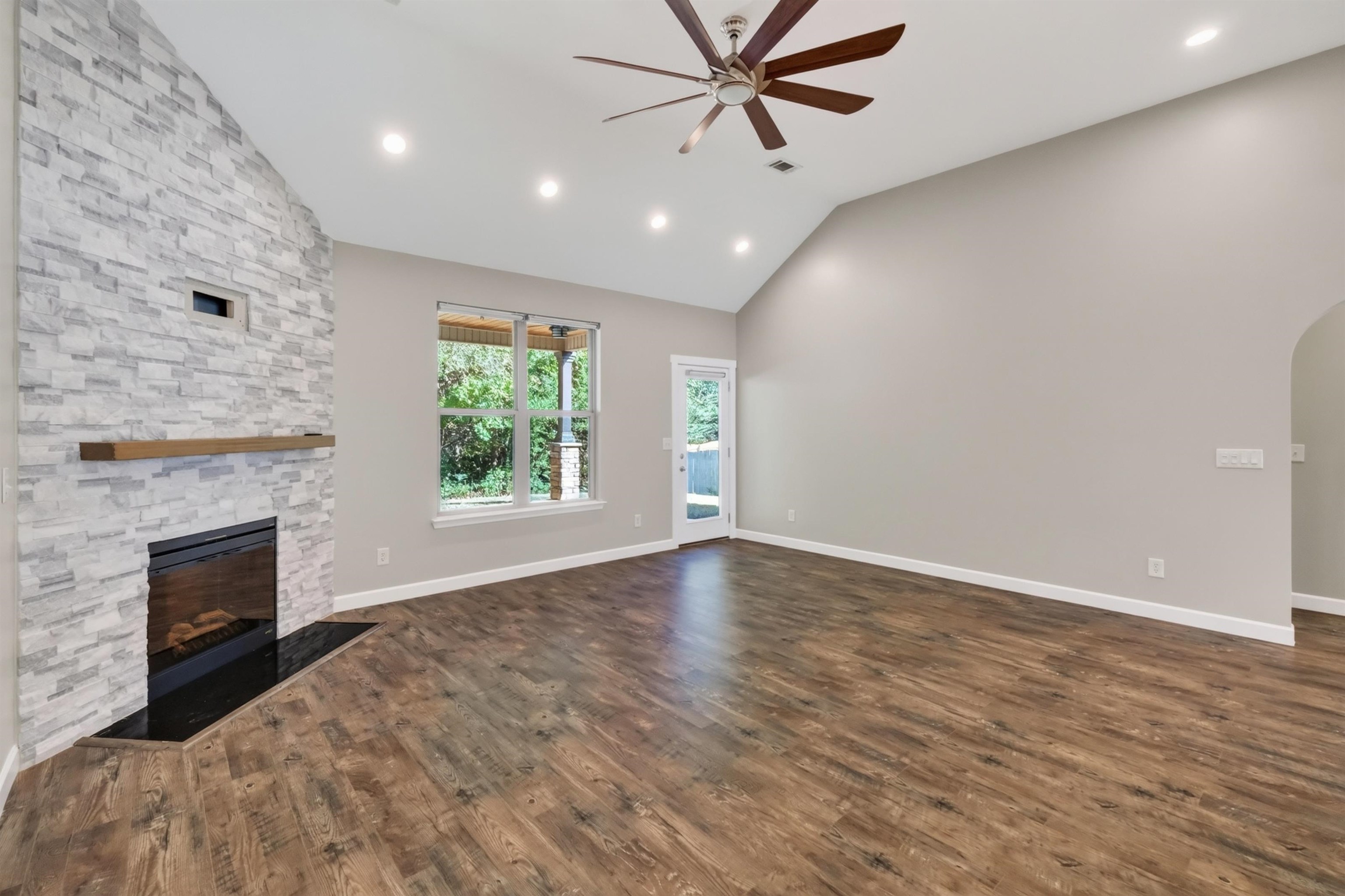 168 E Farrell Drive Property Photo 6