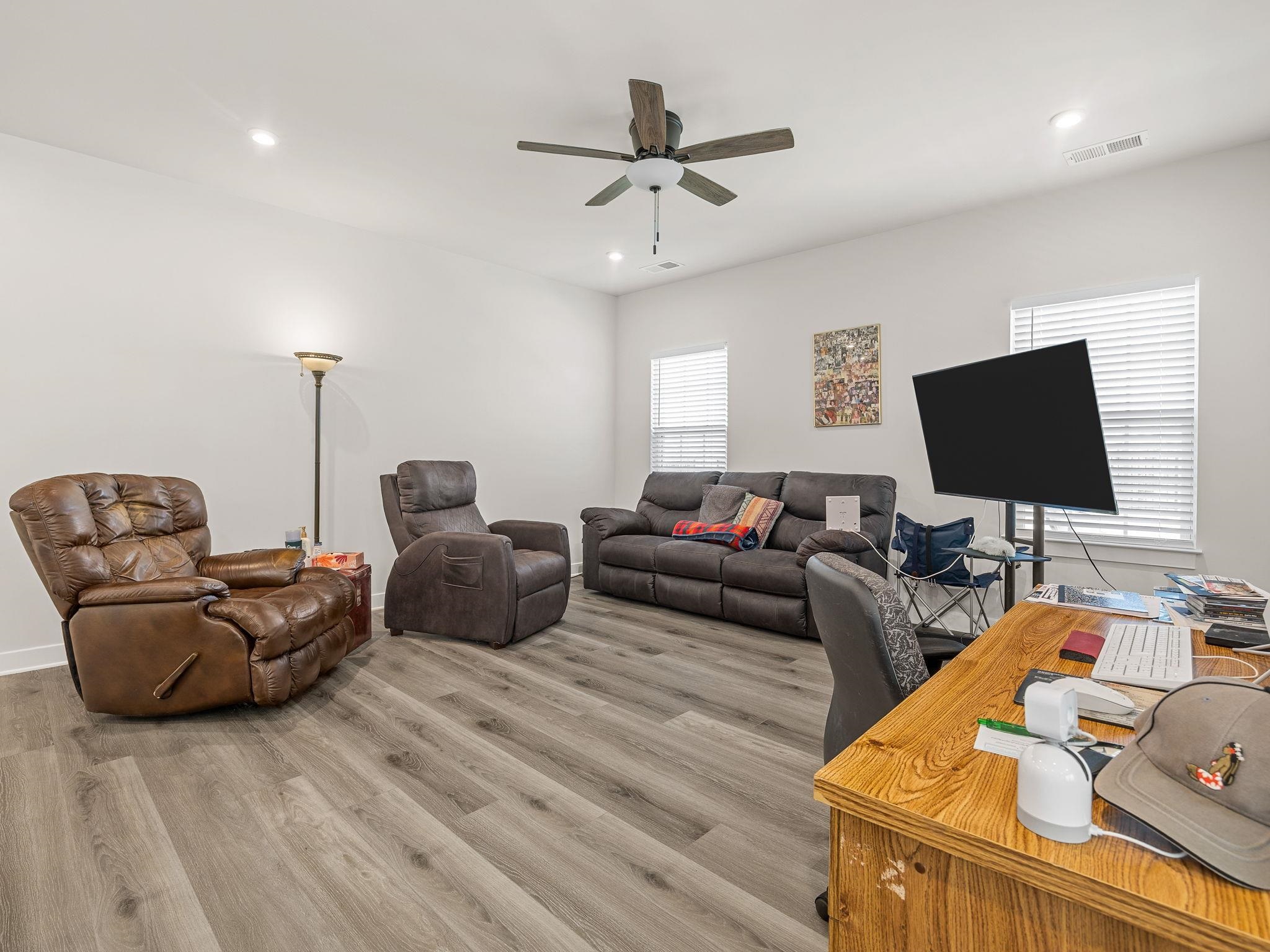7056 Glass Court Property Photo 9