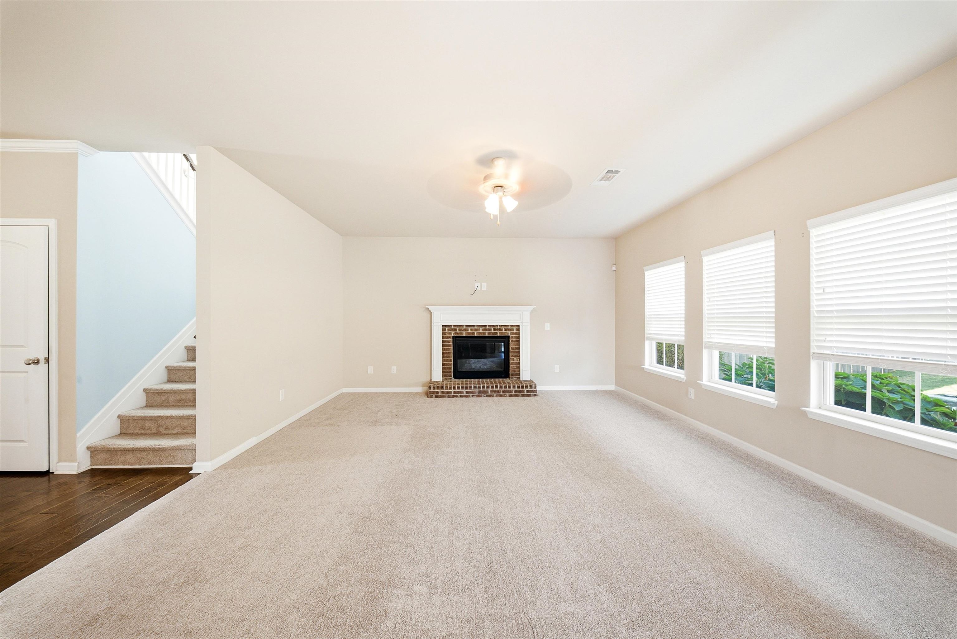 532 W Saddletree Drive Property Photo 3