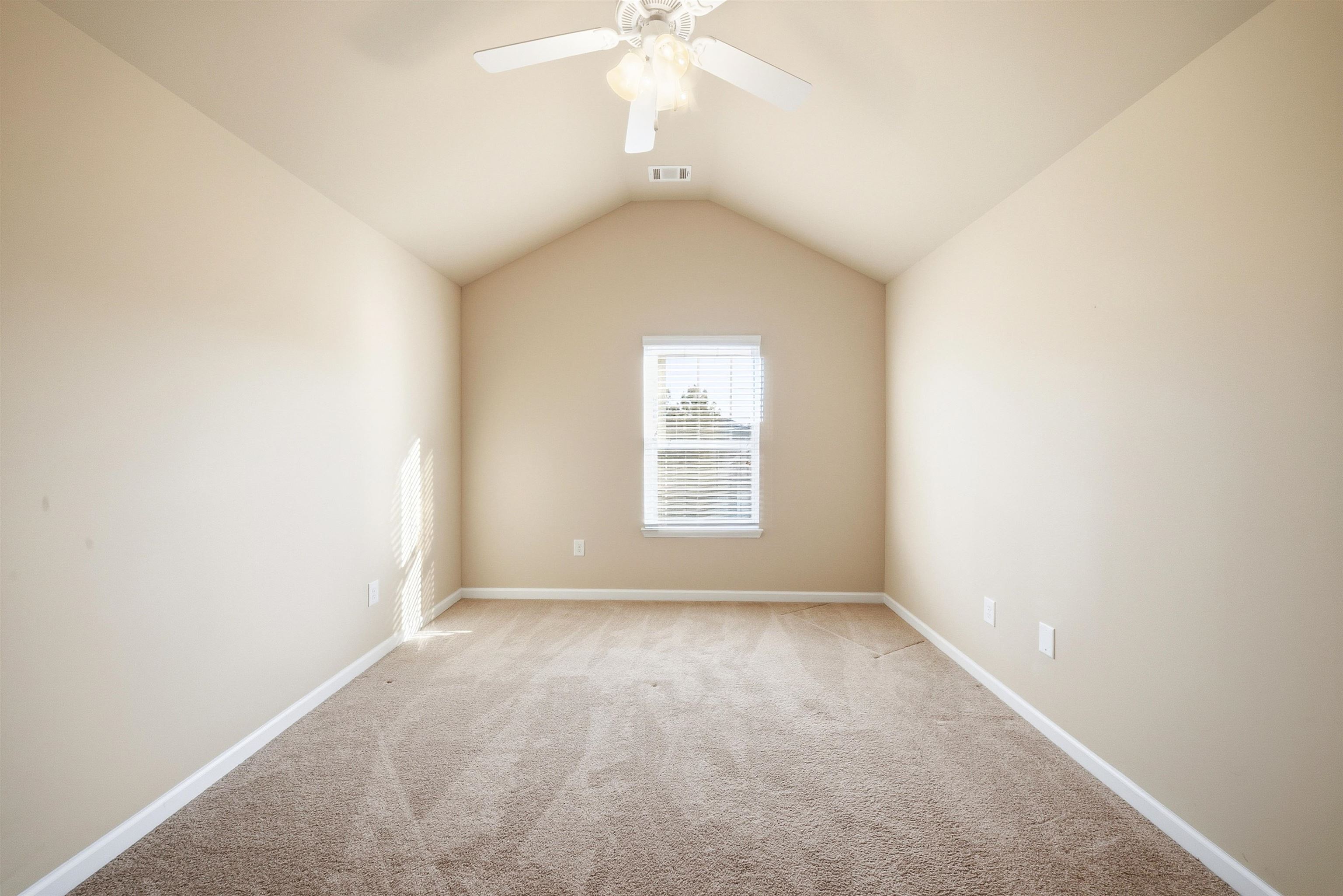 532 W Saddletree Drive Property Photo 18