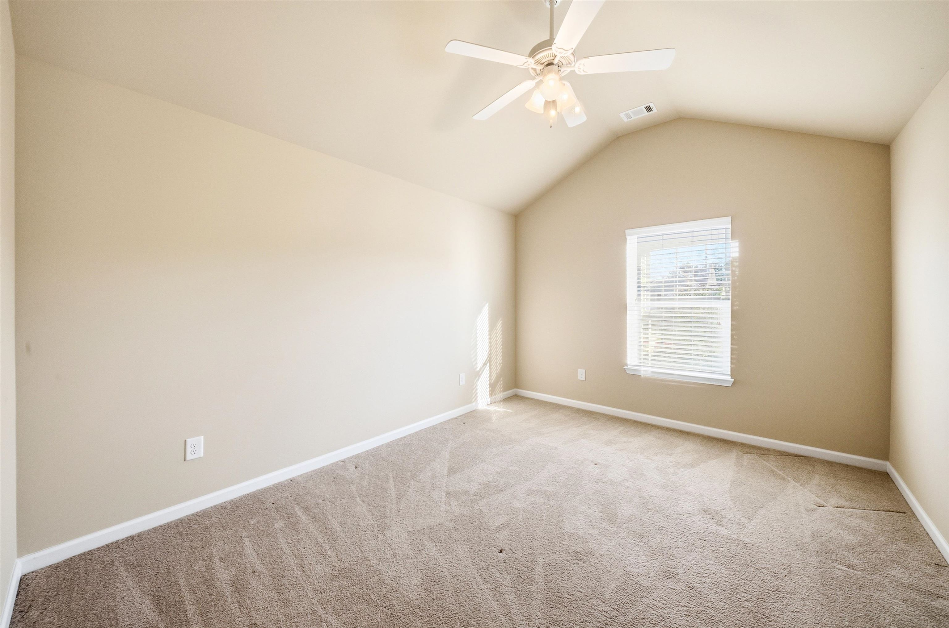 532 W Saddletree Drive Property Photo 24