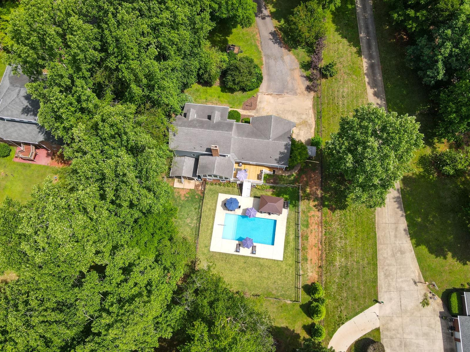 102 Hickory Hollow Drive Property Photo 3